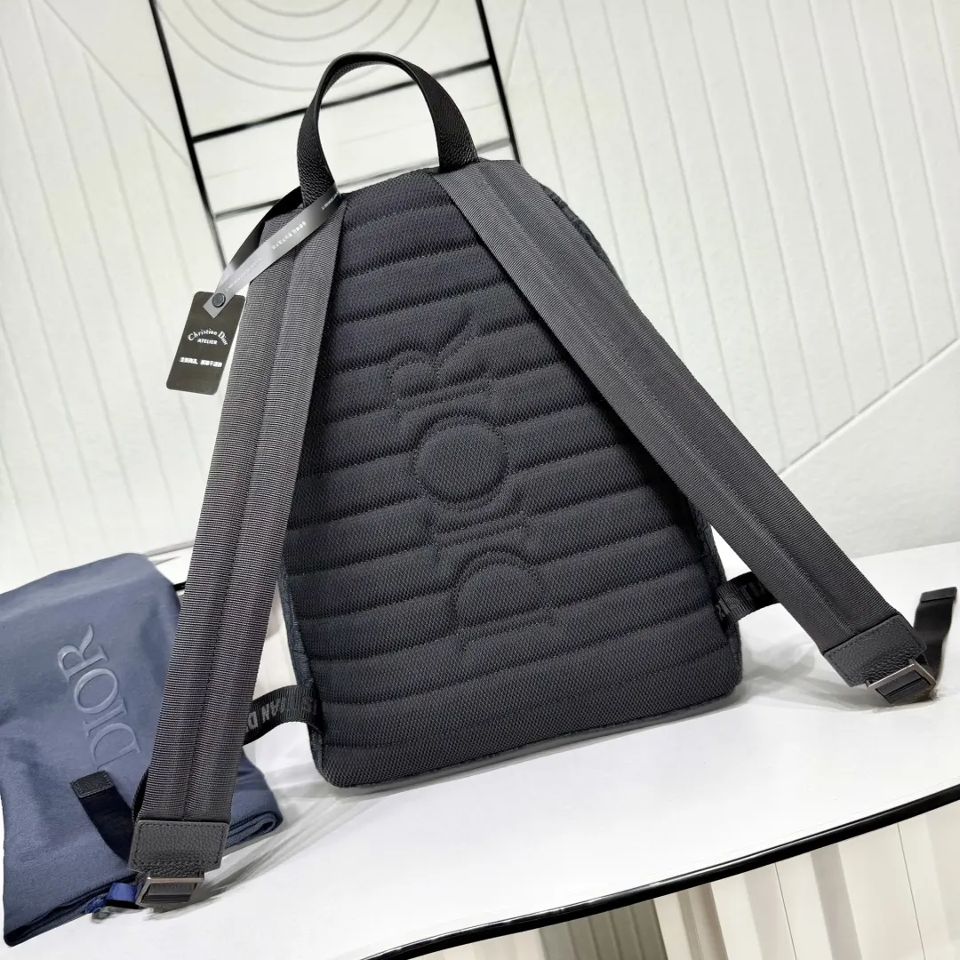 Dior 黑色 牛皮 市场 打版 保证进口头层牛皮 拒绝 雙肩包 实用雙肩款