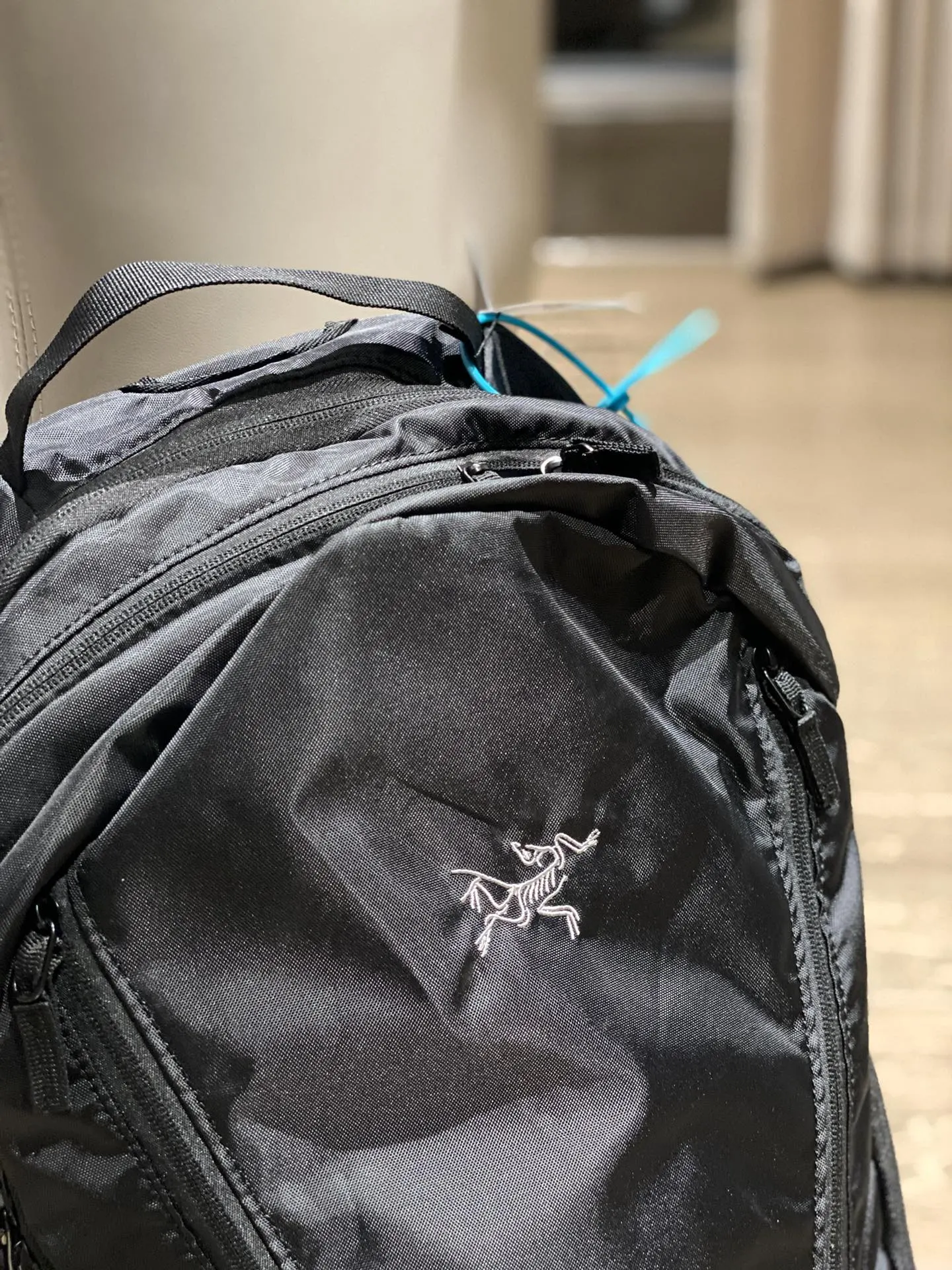 黑色 莞产纯 始祖鸟 mantis 雙肩包 实用雙肩款