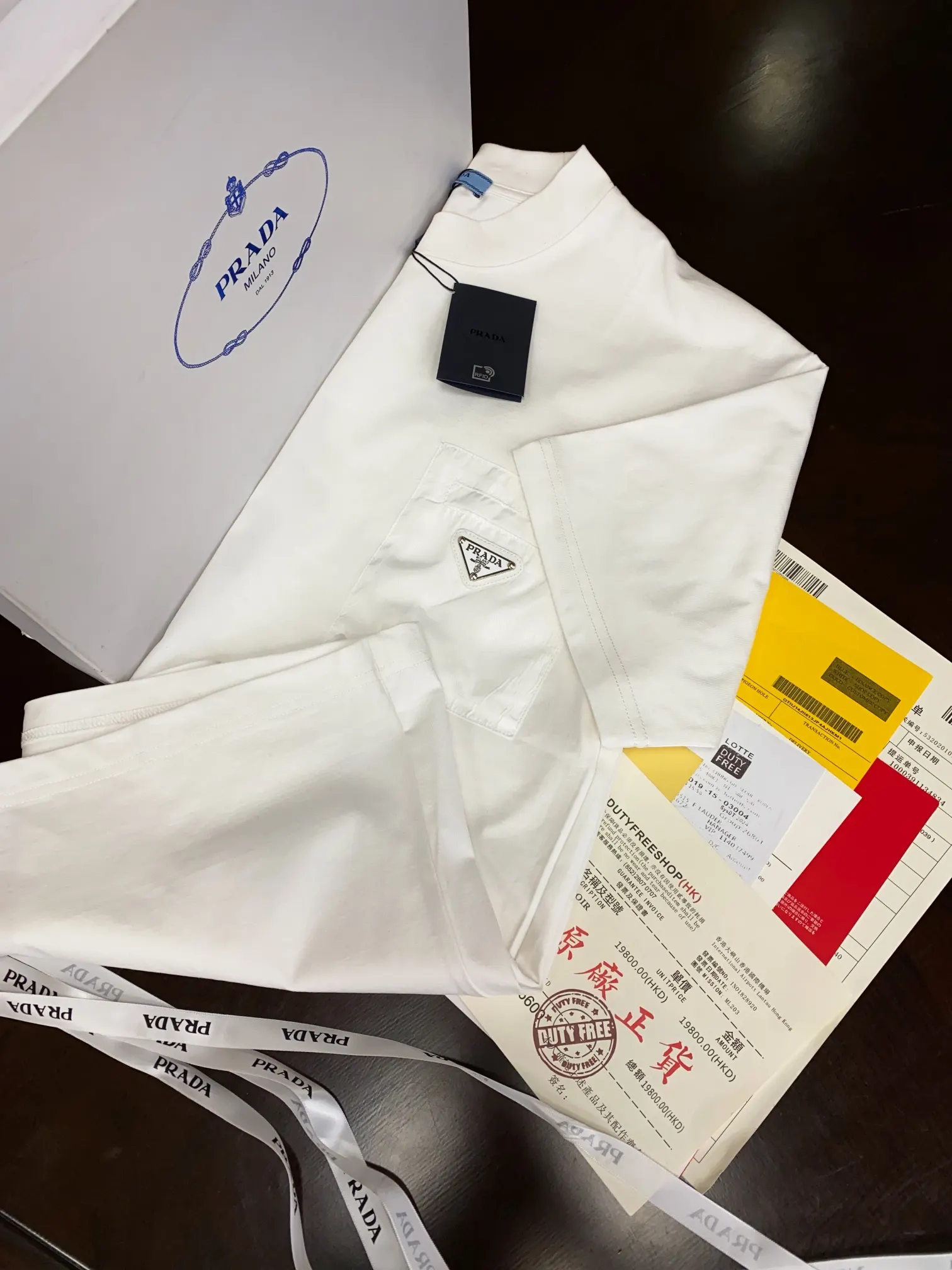 PRADA 字母钢印 浮雕字母 棉质 短袖T恤 休闲百搭款