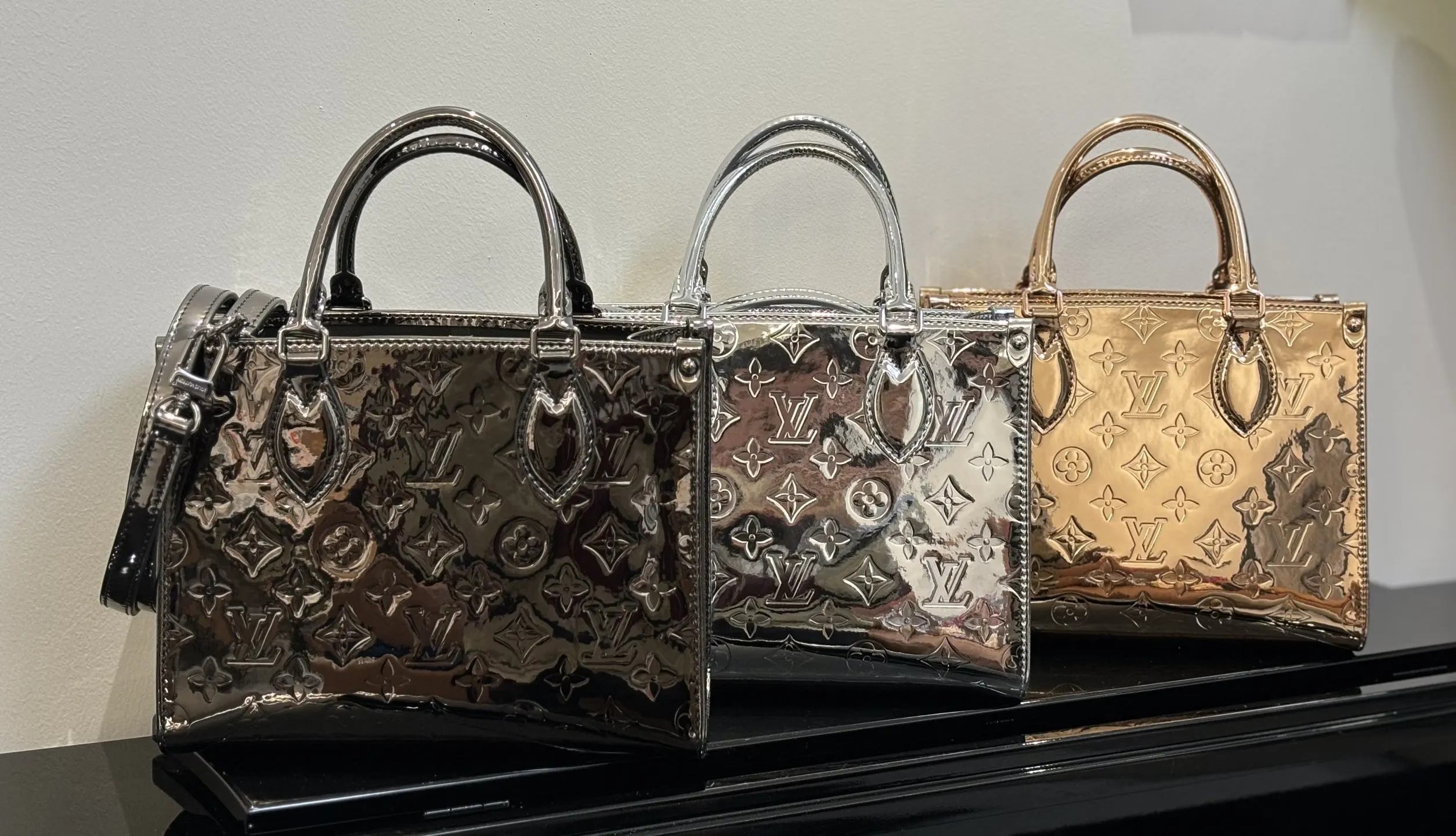 LV 银色 帆布 收纳包 旅行收纳款