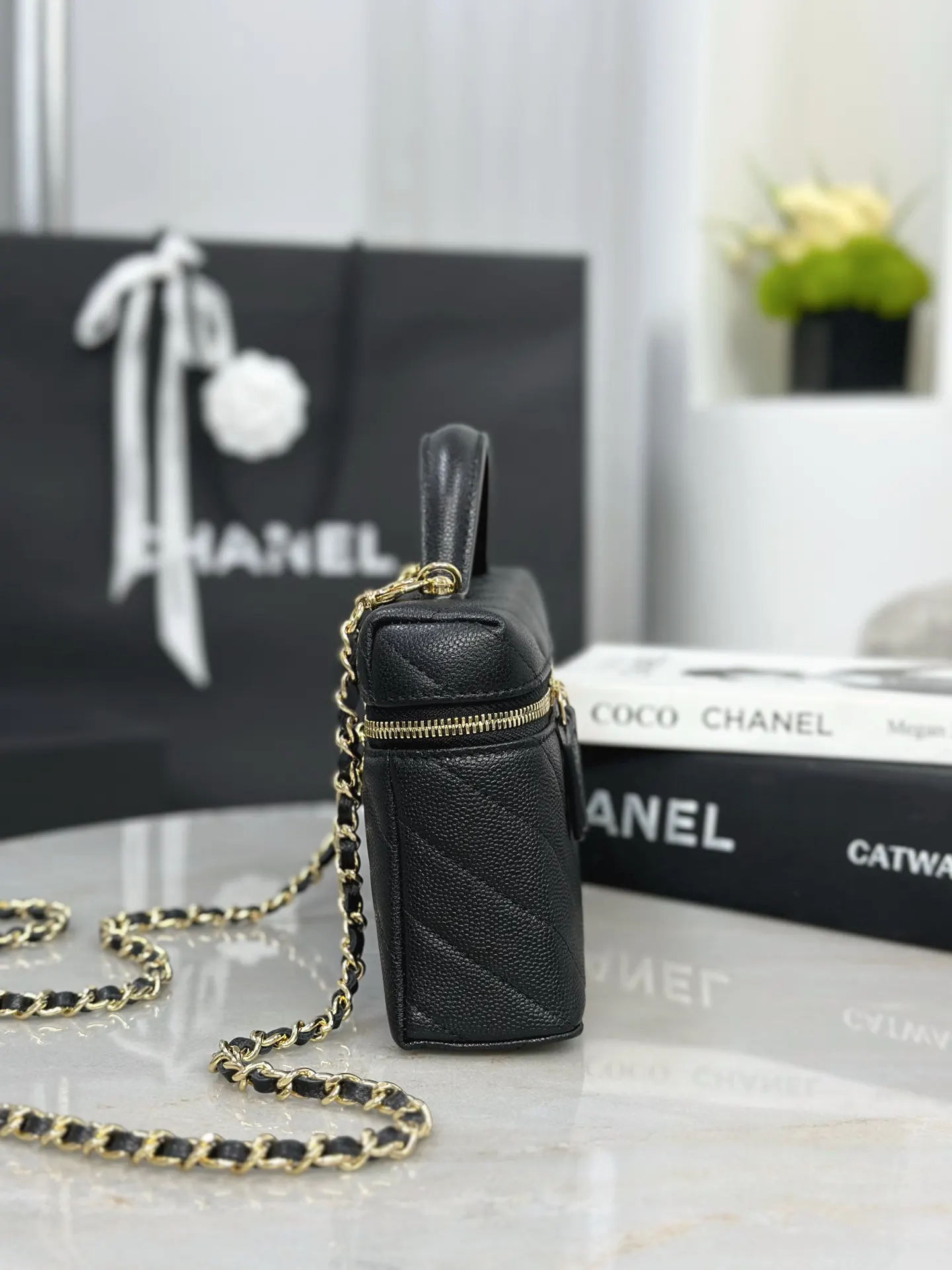 Chanel 荔枝紋牛皮19 Bag鏈條包 單肩斜挎(數字4) Chanel 荔枝紋牛皮19 Bag鏈條包 單肩斜挎(數字4)