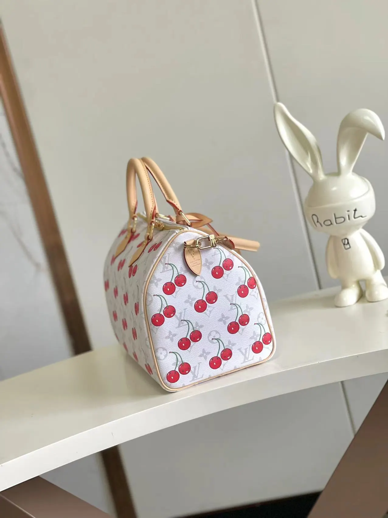Louis Vuitton White Shoulder Bag Leather