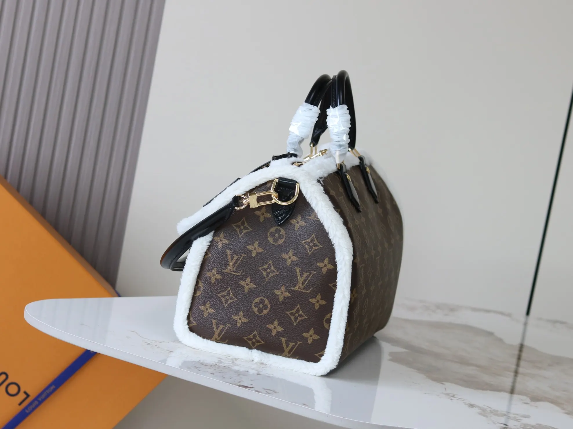 LV Speedy travel bag, large capacity travel model Image 2 LV Speedy travel bag, large capacity travel model Image 2