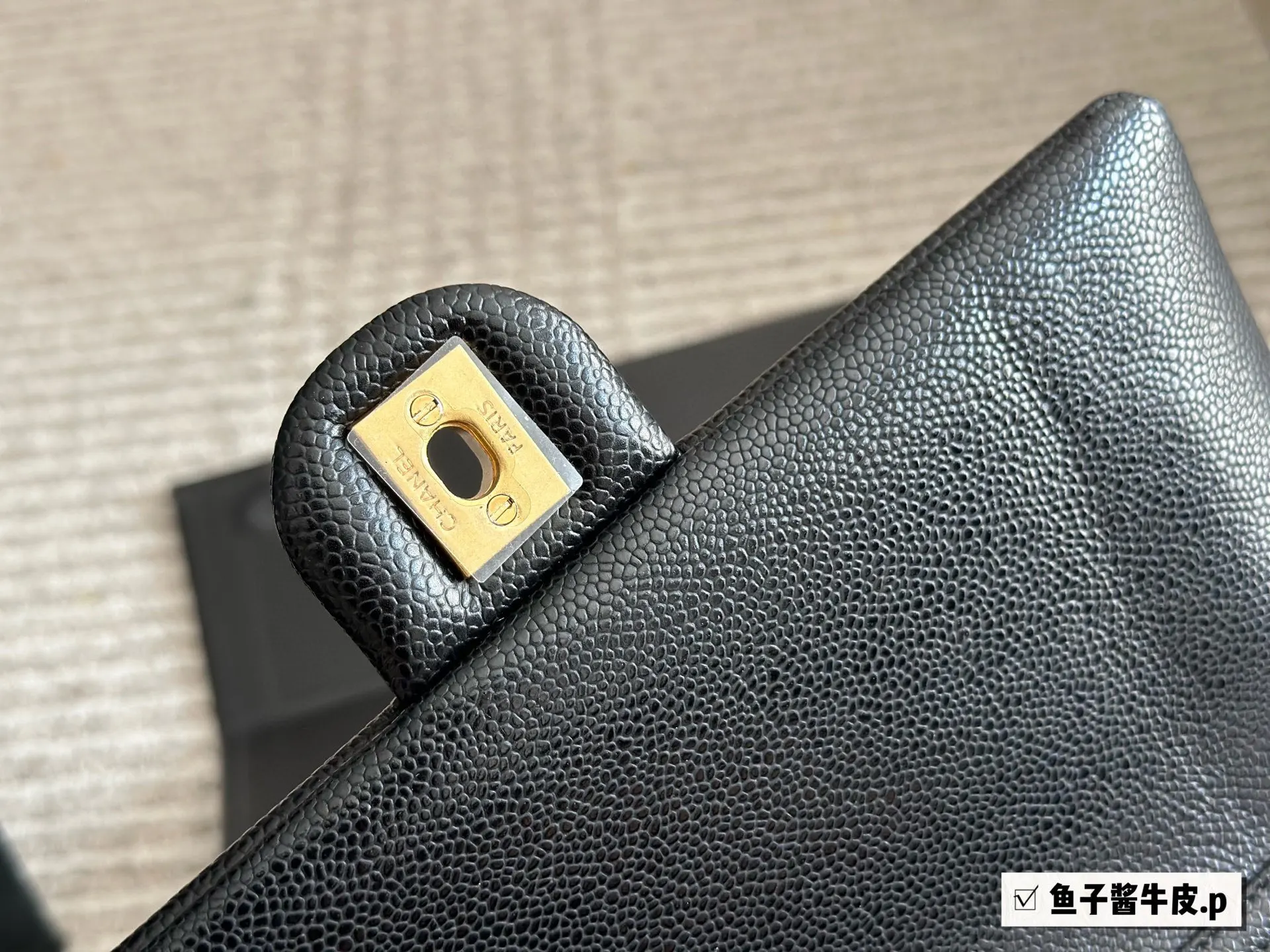 CHANEL 黑色 牛皮 斜背包 輕便斜挎款