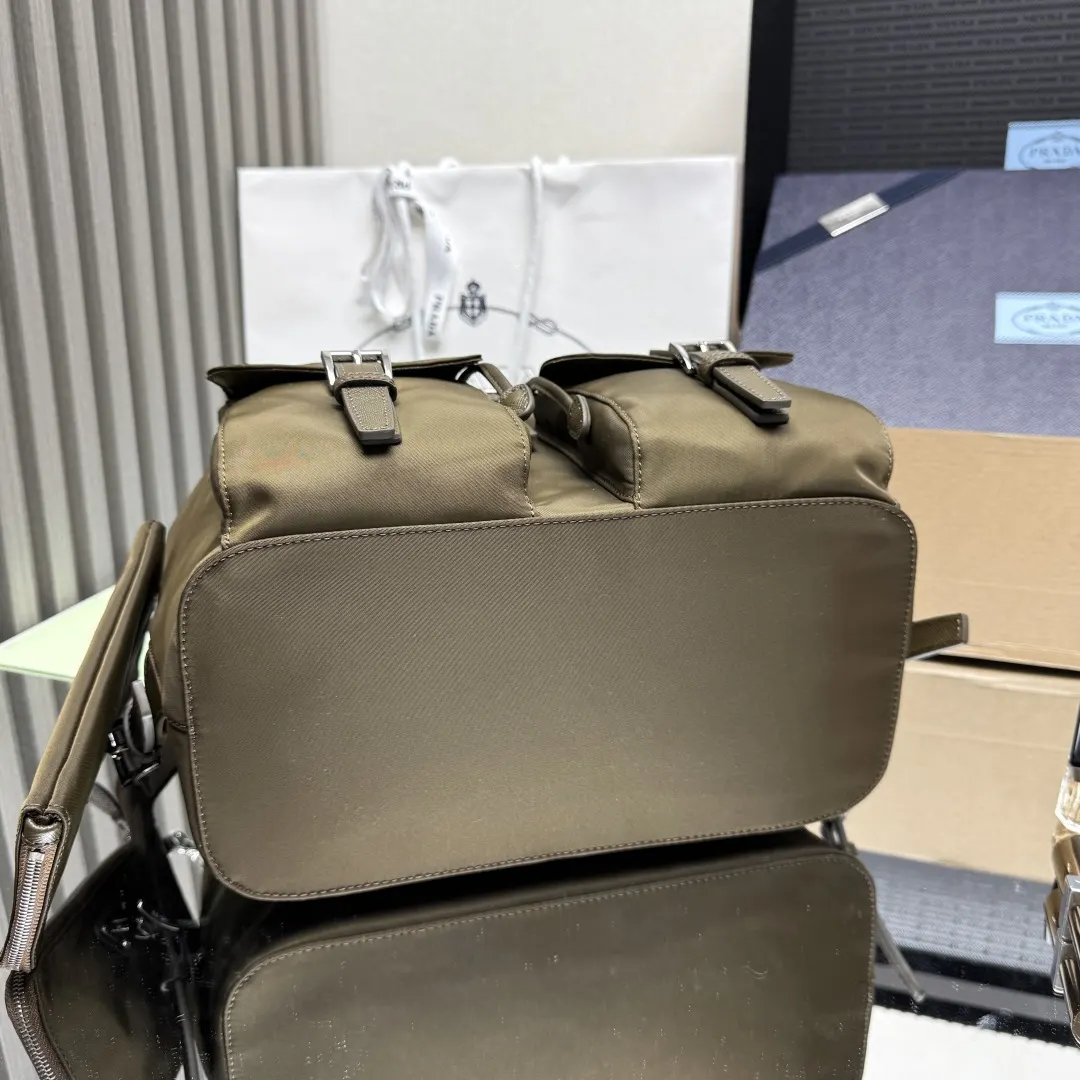 尼龍 新色 尼龍采用精致Saffi 雙肩包 实用雙肩款