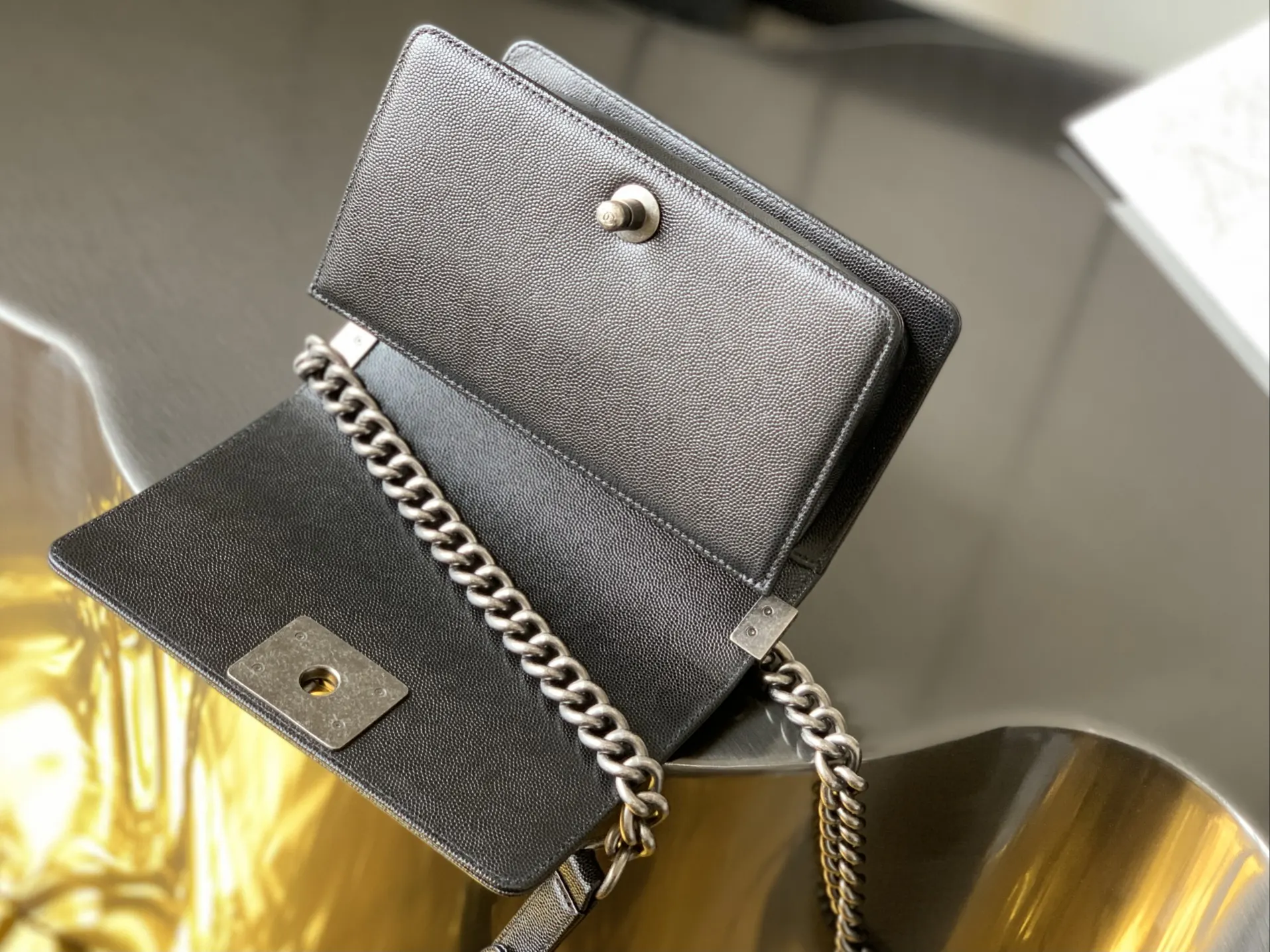 Chanel 黑色 皮革 菱格絎縫 斜背包