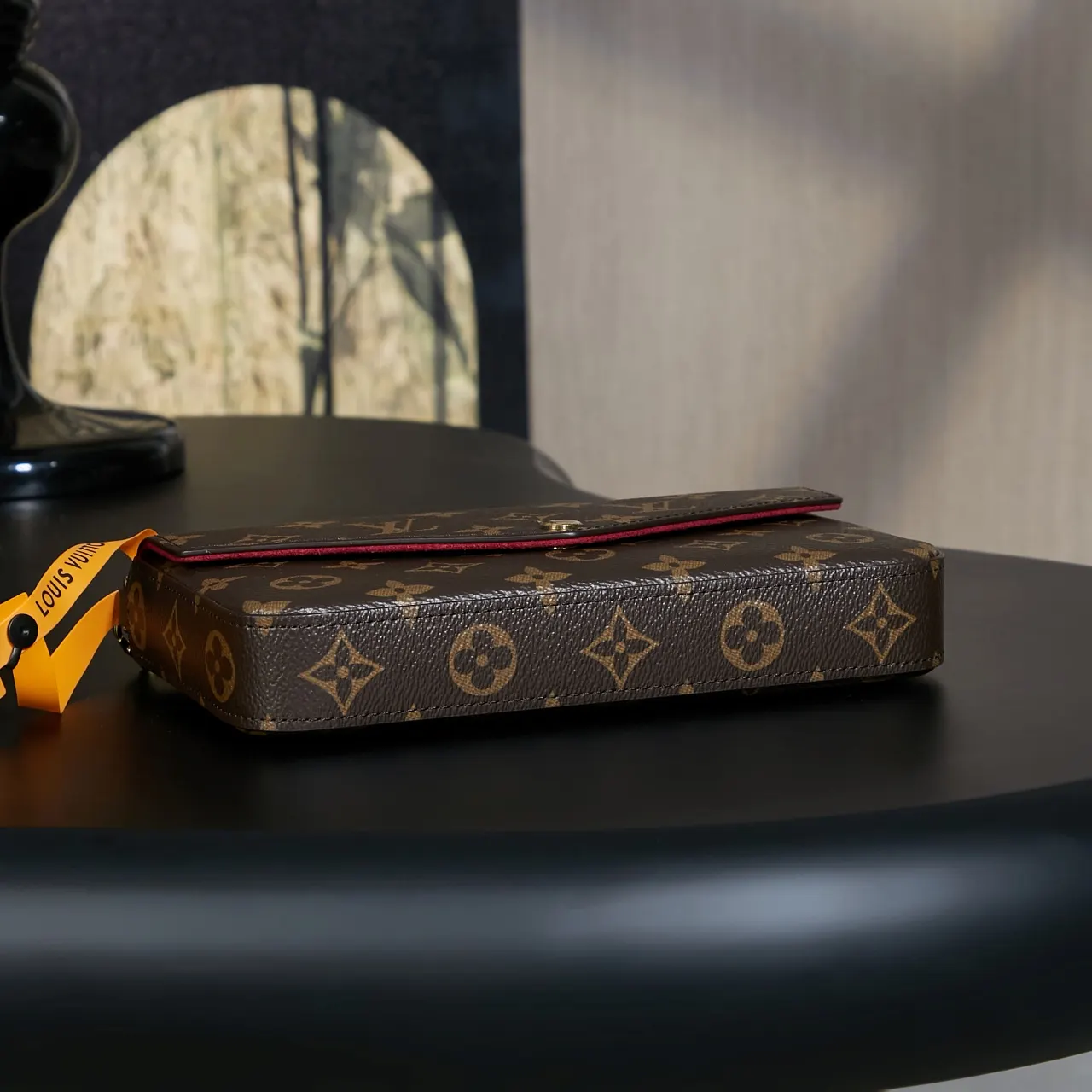 Louis Vuitton M81896 斜挎包