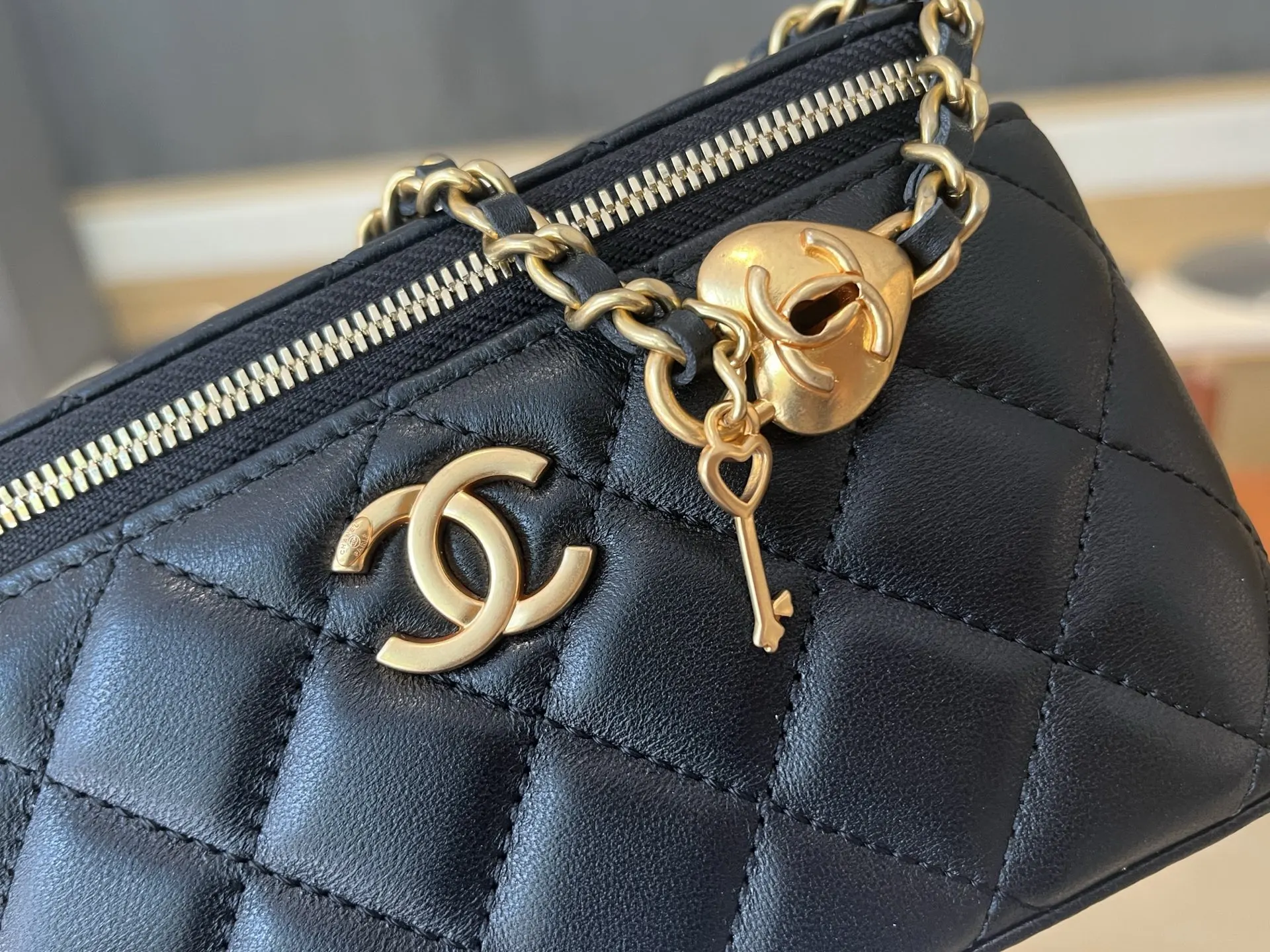 CHANEL 羊皮 鏈條包 精致鏈條款