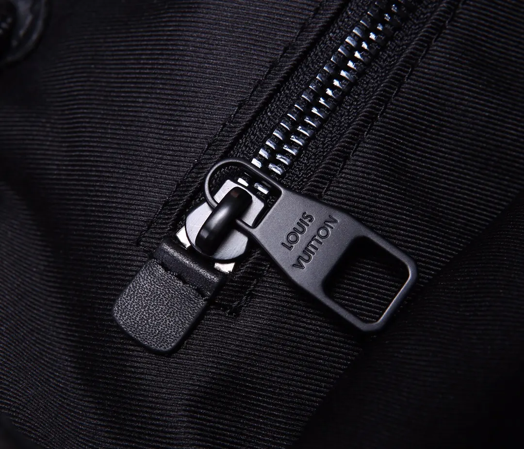 LV 黑色 银色 牛皮 双肩包 实用双肩款