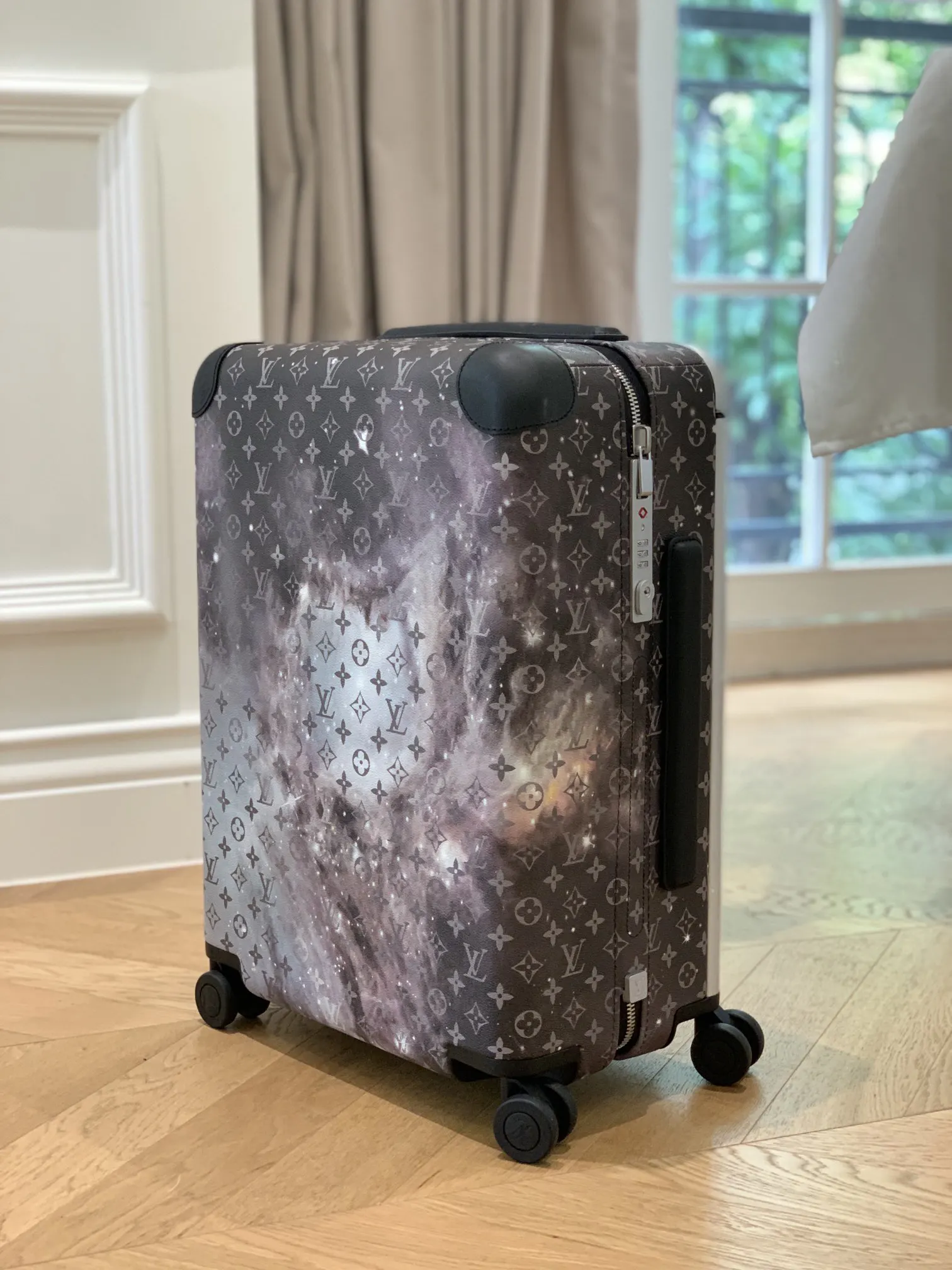 灰色 银色 拉杆真皮包裹 行李箱 旅行拉杆款 轻便出行款