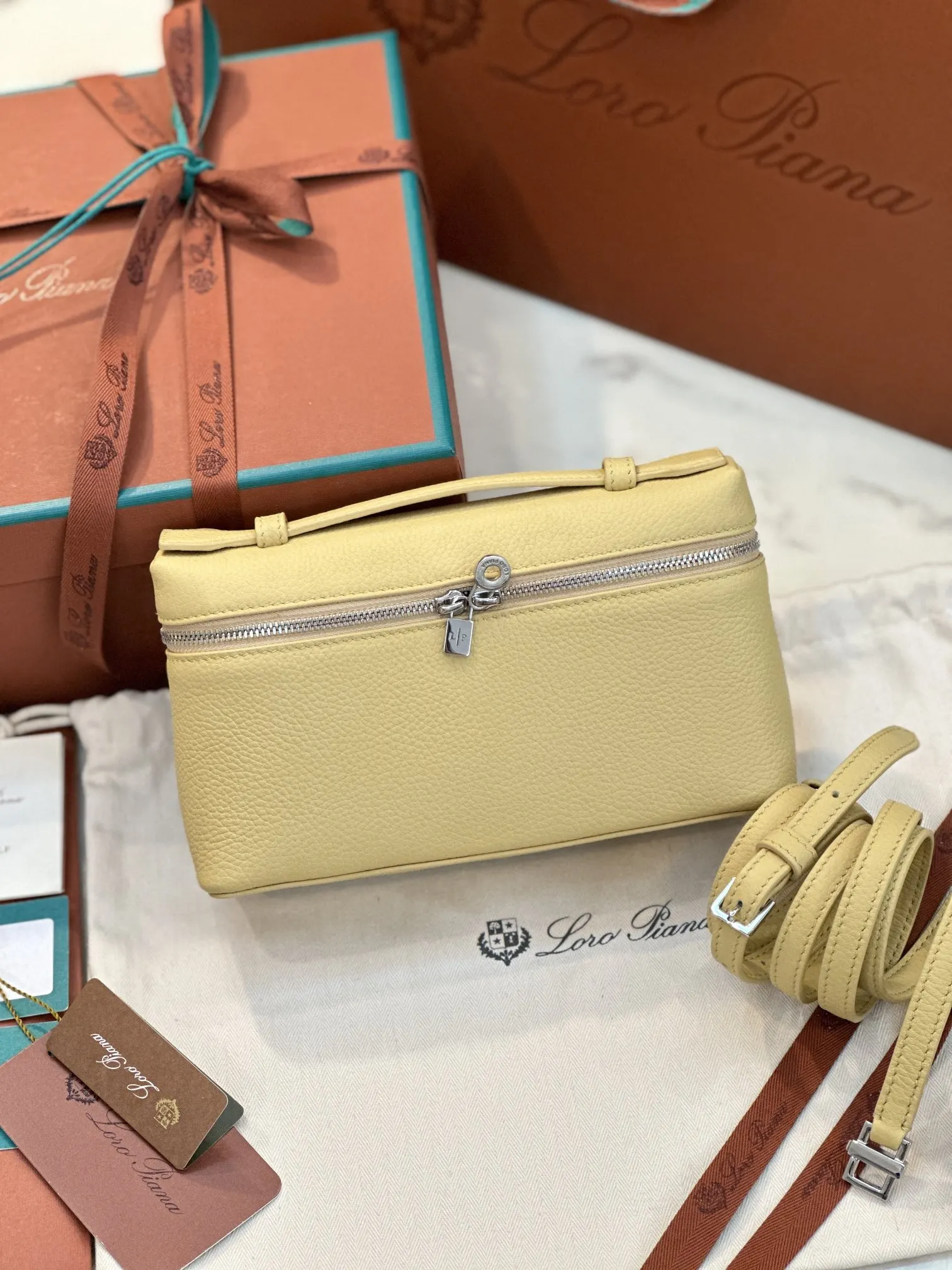 黃色 小牛皮 Loro Piana Extra Poket 手拿包 精致手拿款