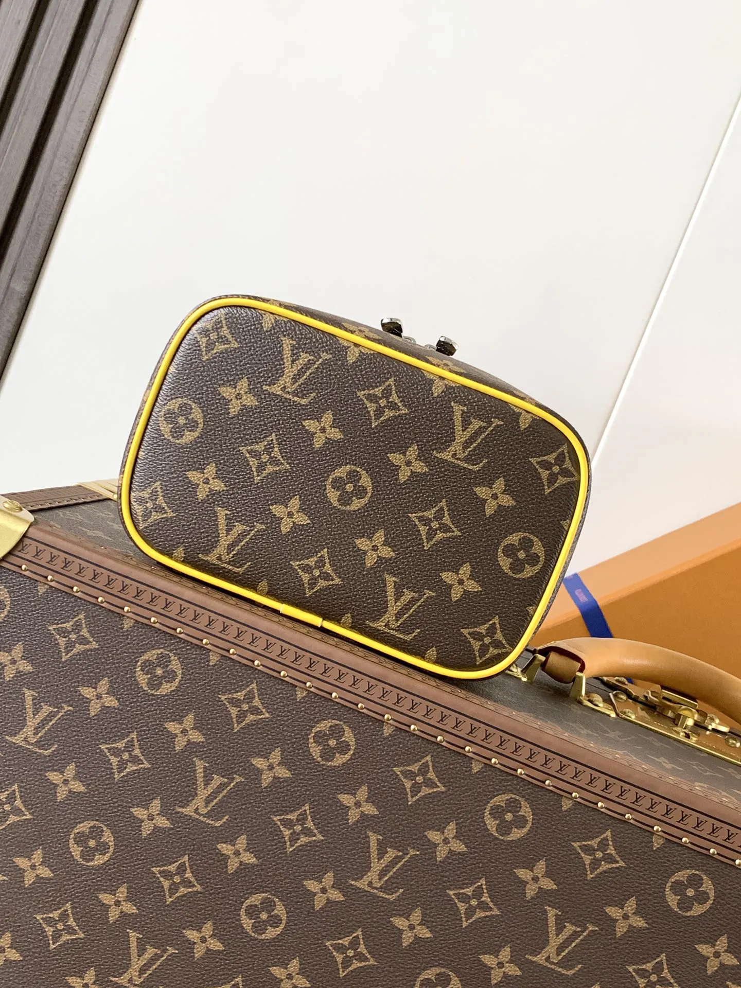 LV blue yellow color scheme handbag Image 4 LV blue yellow color scheme handbag Image 4