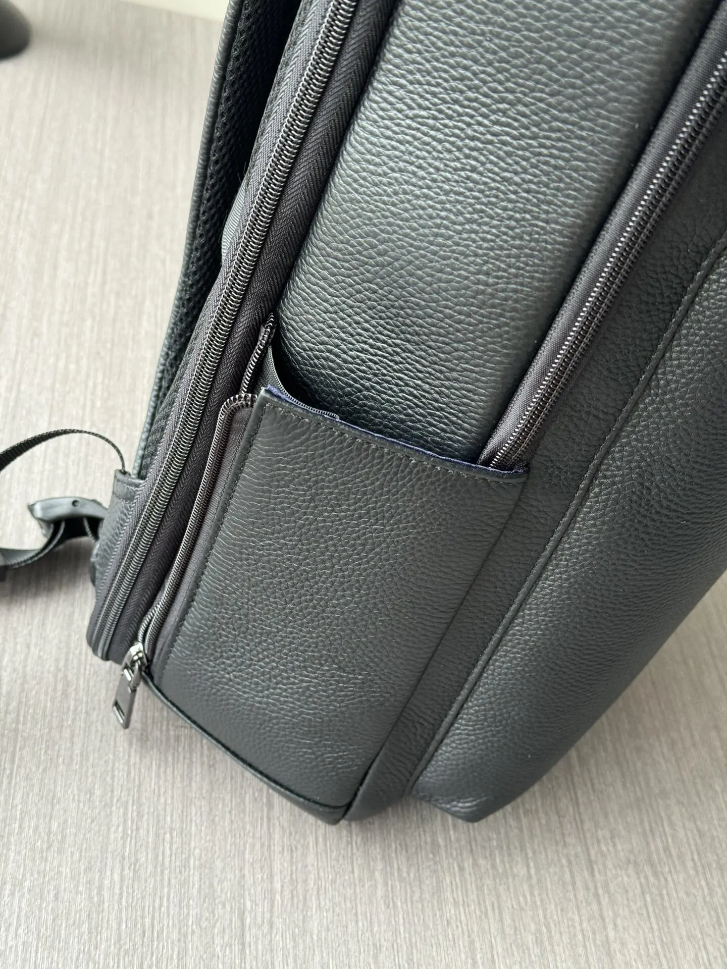 Prada 黑色 小牛皮 行李箱 旅行拉杆款 輕便出行款