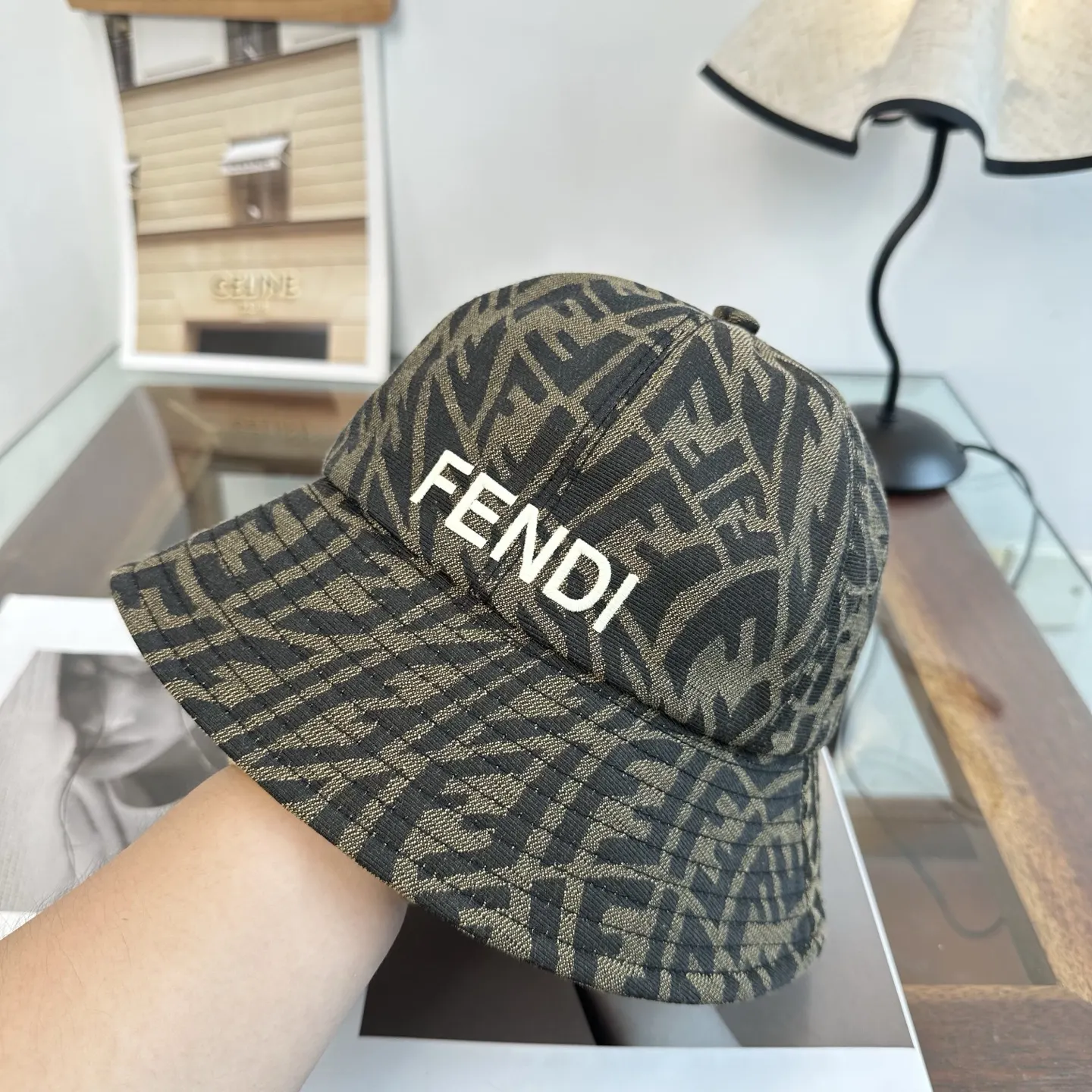 Fendi 渔夫帽 休闲遮阳款