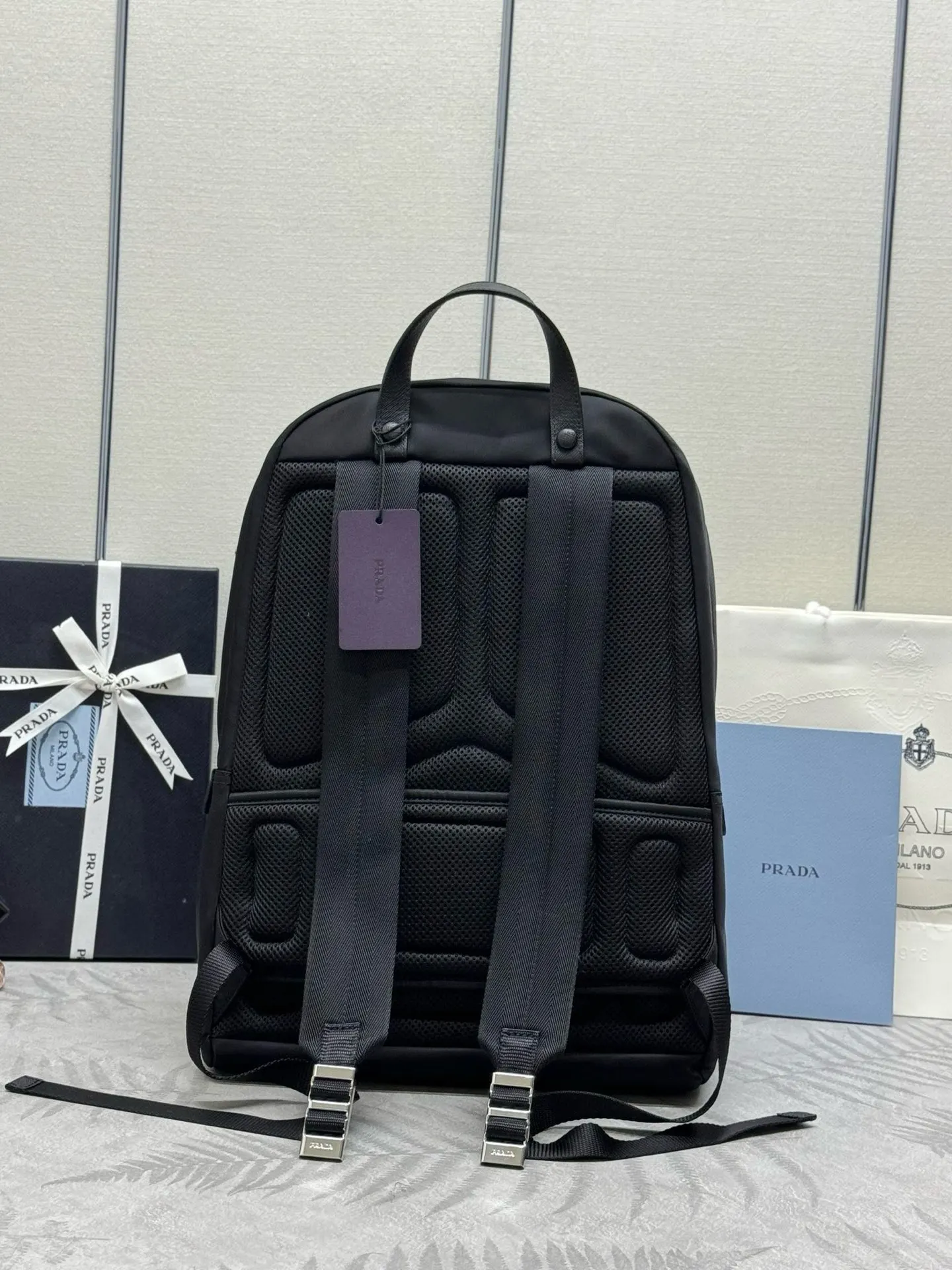 PRADA 2VZ048 Re-Nylon尼龙 Saffiano十字纹牛皮 双肩背包 轻便实用款