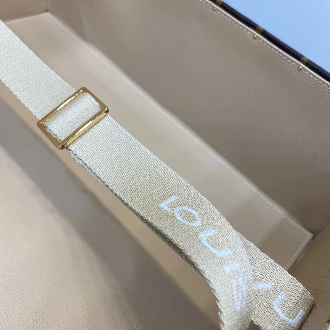 LV 金色 帆布 BISTEN 硬箱 借鉴了 Alzer行李箱的 旅行拉杆款 輕便出行款