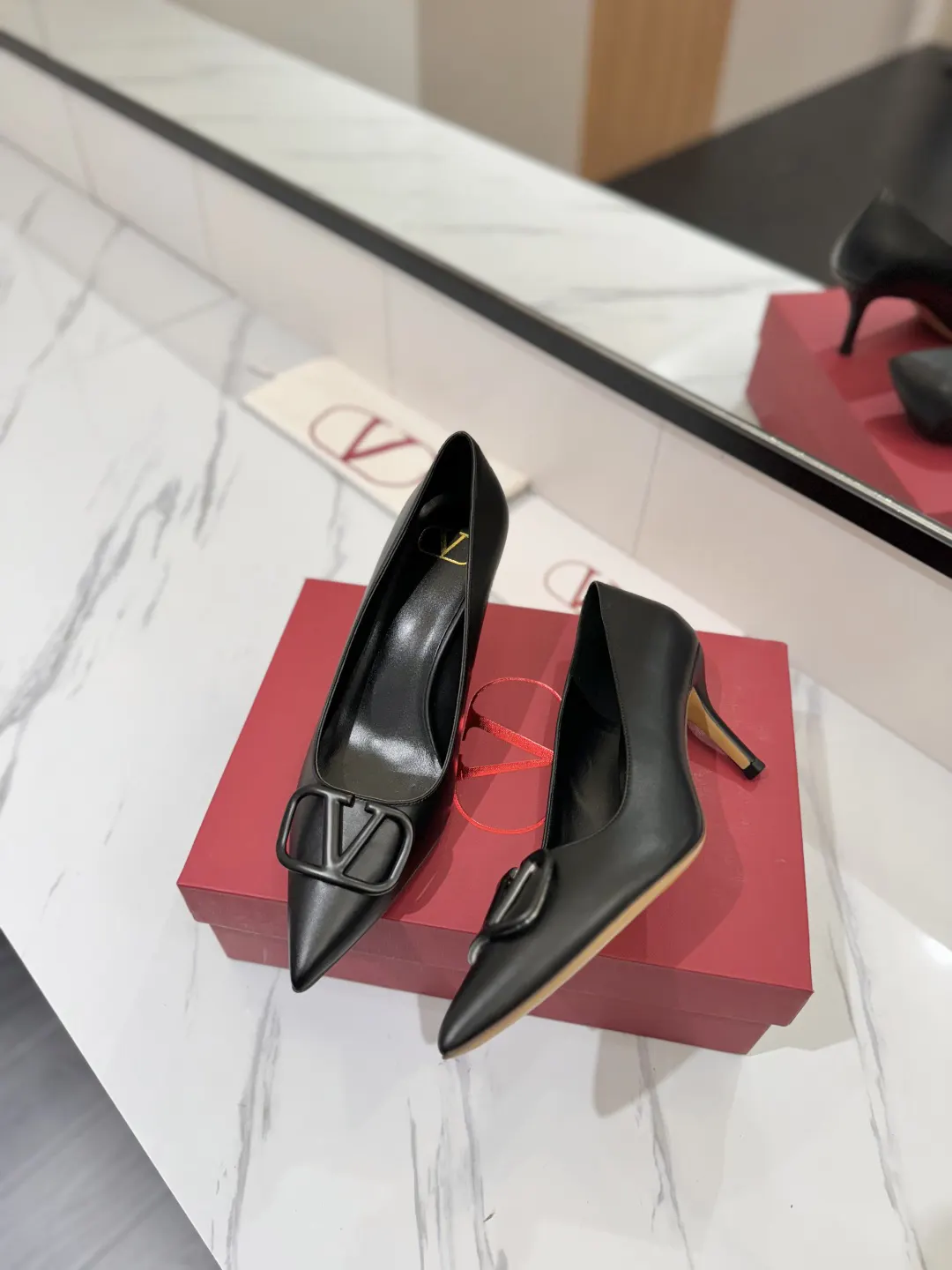 Valentino 金色 平底鞋 通勤约会款