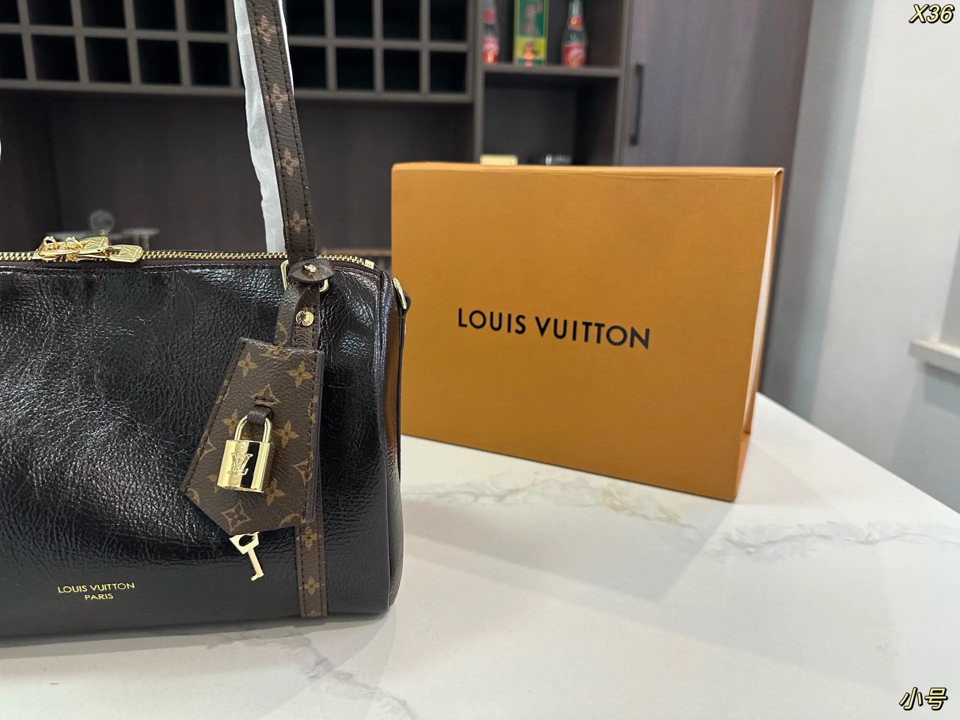 LV 斜挎包 轻便斜挎款