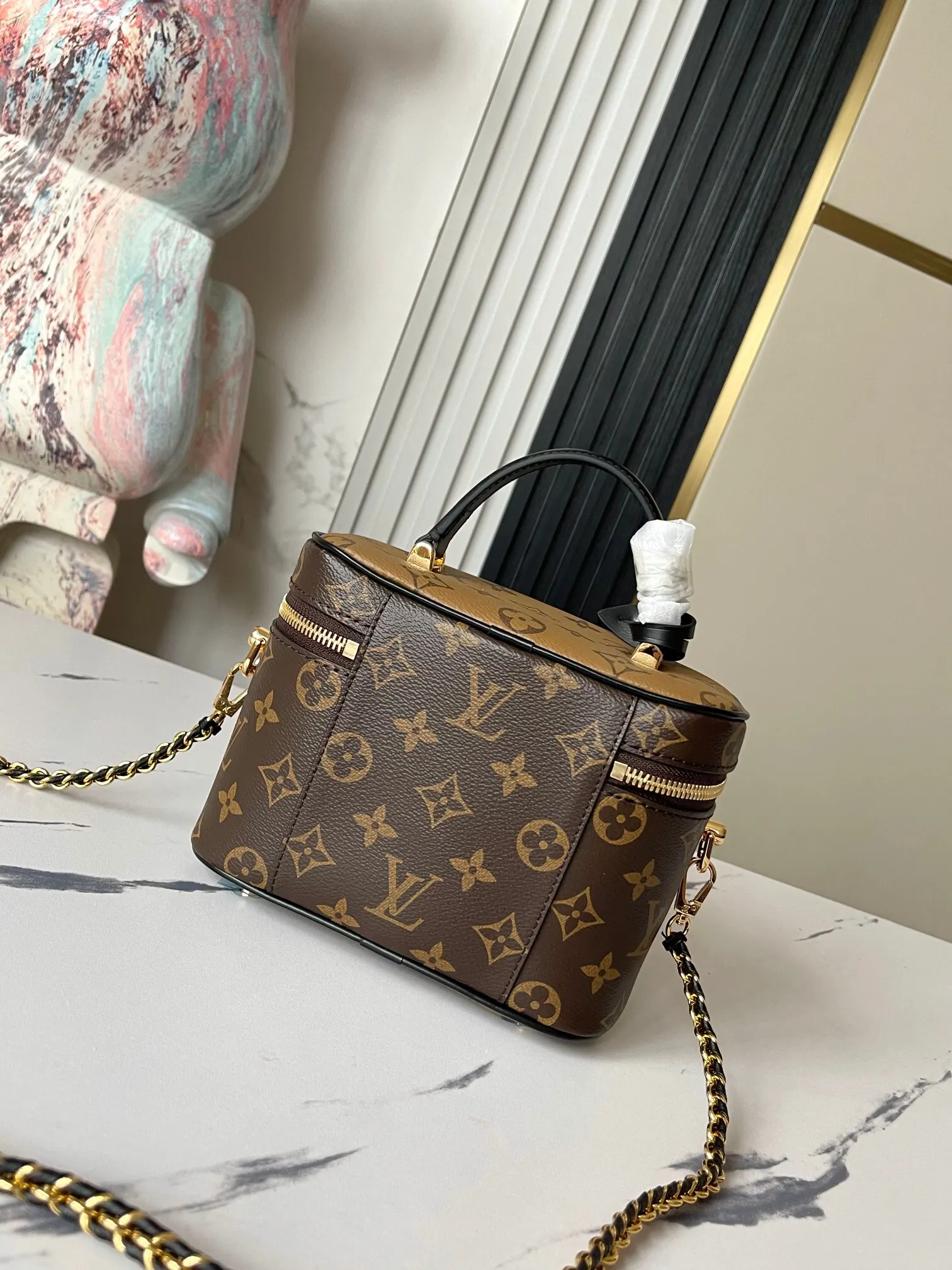 LV classic Monogram, chain bag, shoulder messenger model Image 4 LV classic Monogram, chain bag, shoulder messenger model Image 4