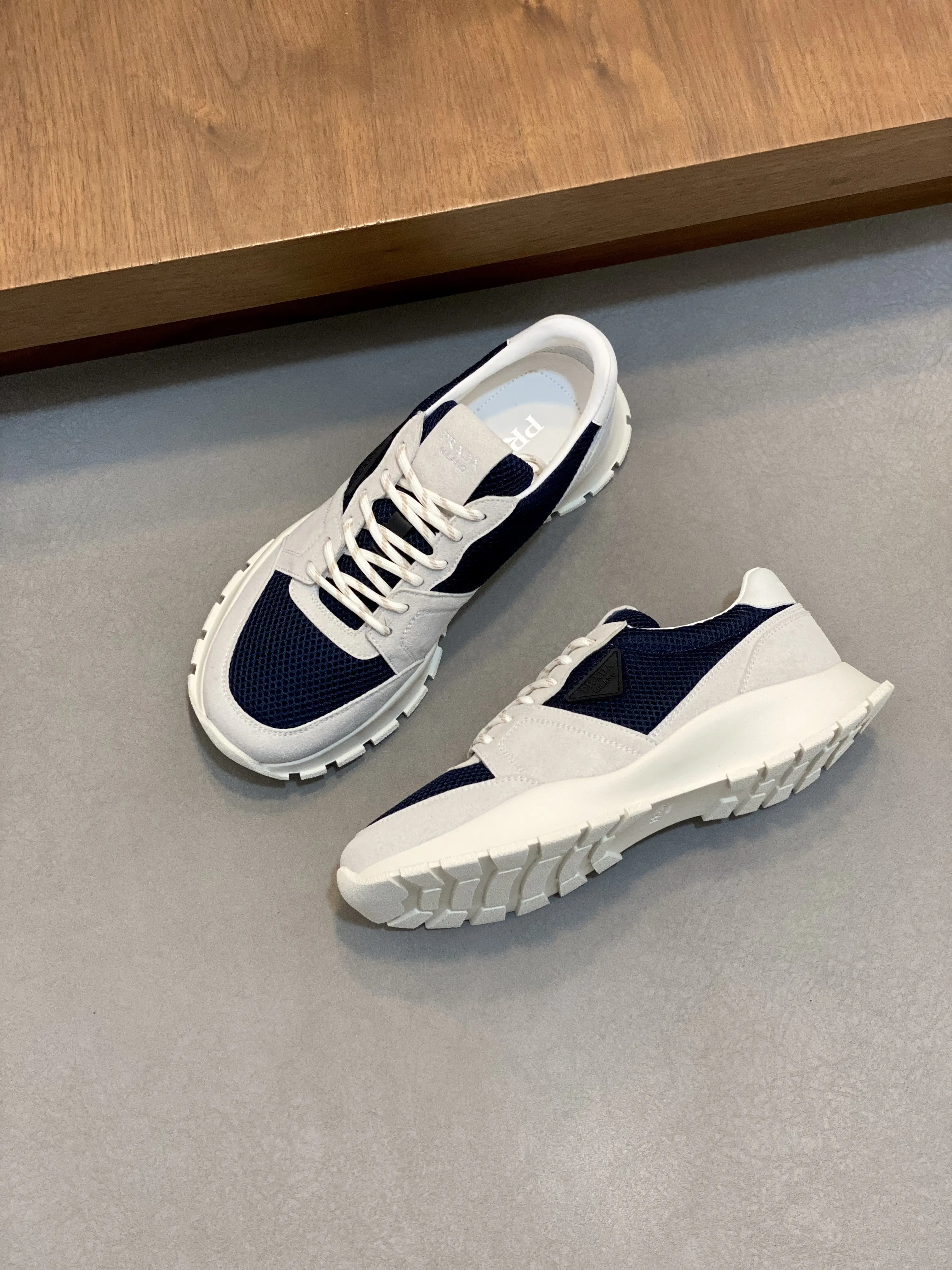 Prada 皮革 印花 运动鞋