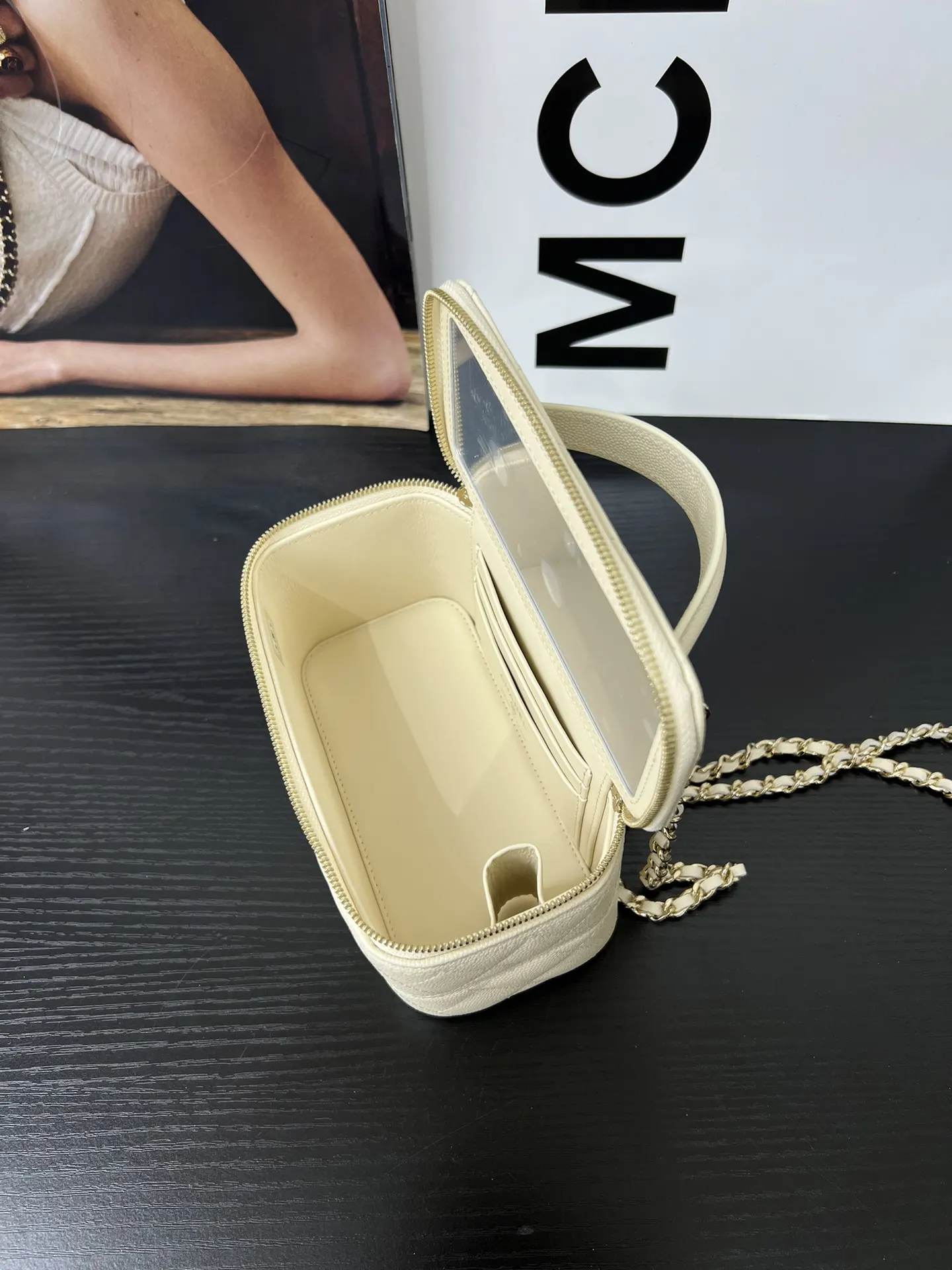 Chanel 小牛皮鏈條包 單肩斜挎