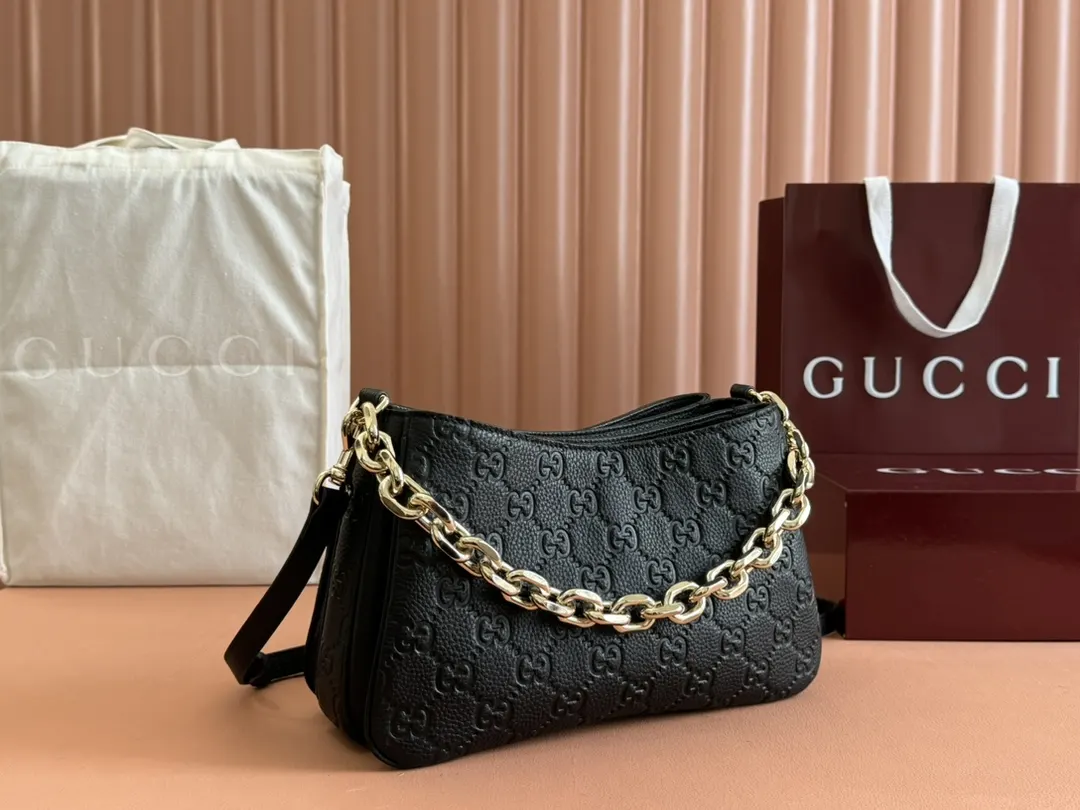 Gucci GG Emblem 黑色 棕色 荔枝纹 斜背包 輕便斜挎款