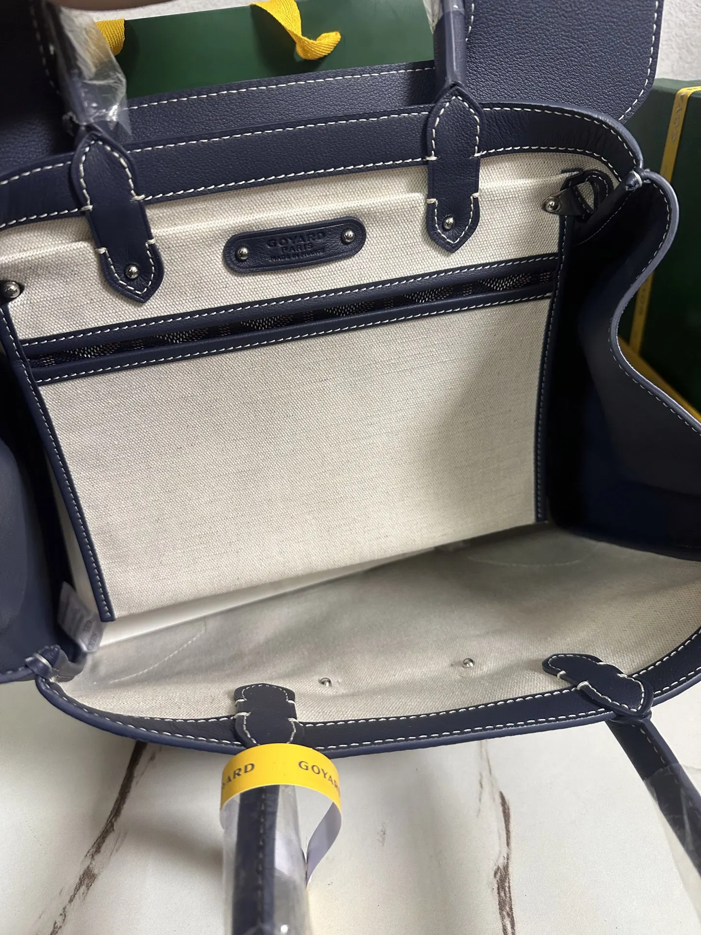 Goyard 小牛皮 无论包是打开还是合上 在内还是在外 它都能与女性生活 托特包 大容量托特款