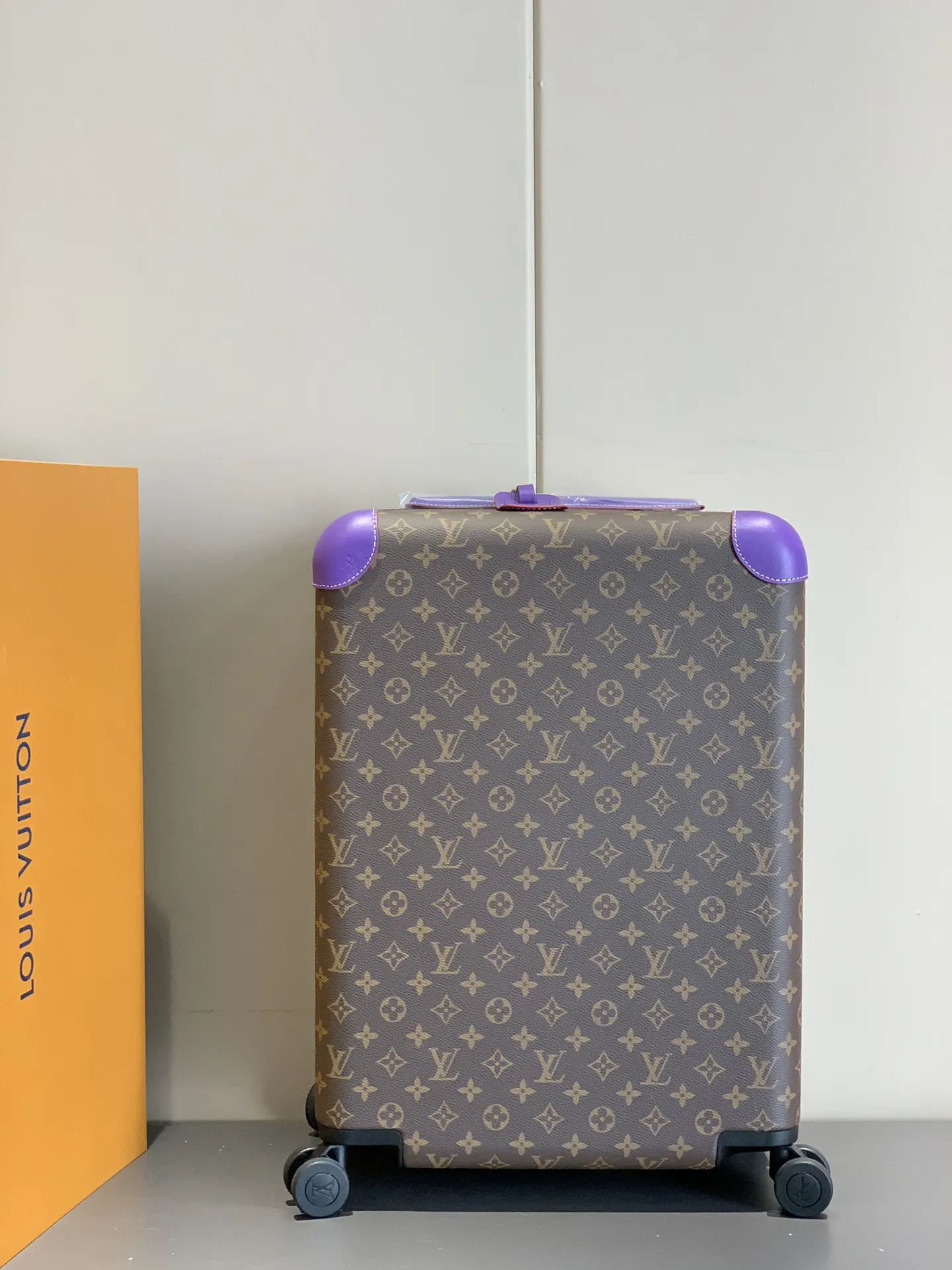 灰色 银色 拉杆真皮包裹 行李箱 旅行拉杆款 轻便出行款
