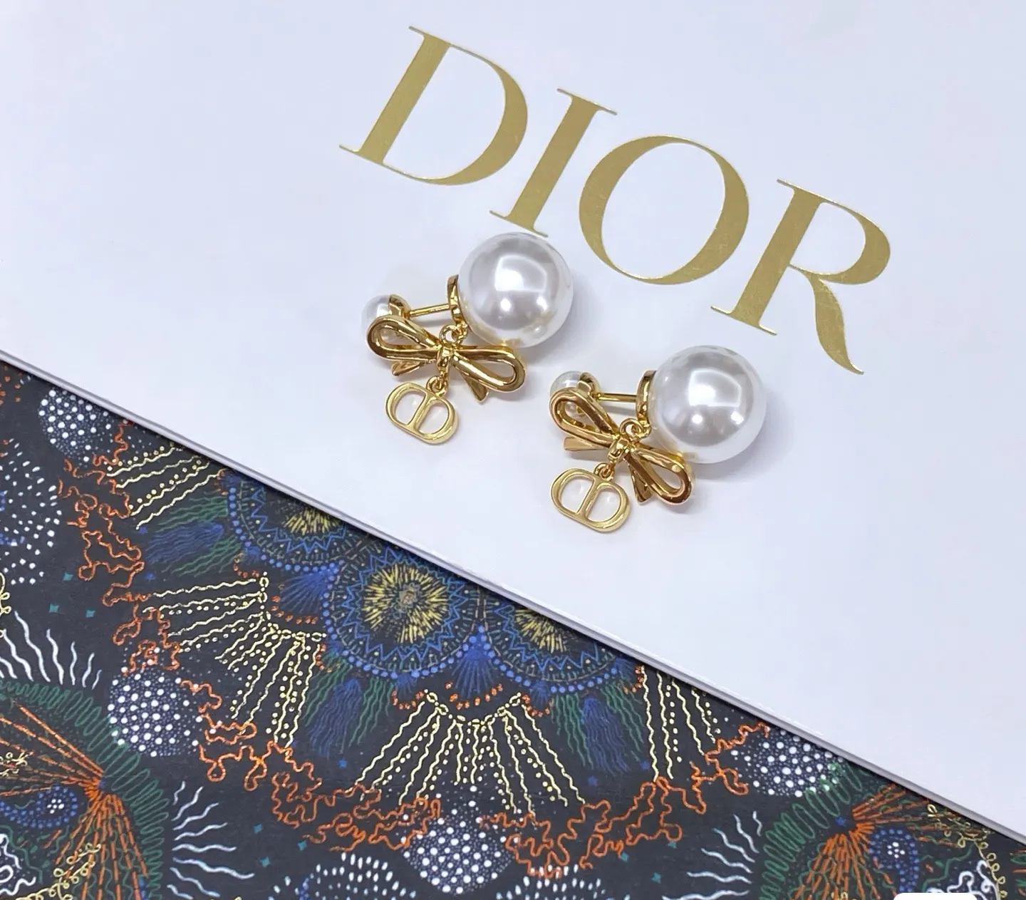 Dior CD珍珠吊坠耳环 金色精致