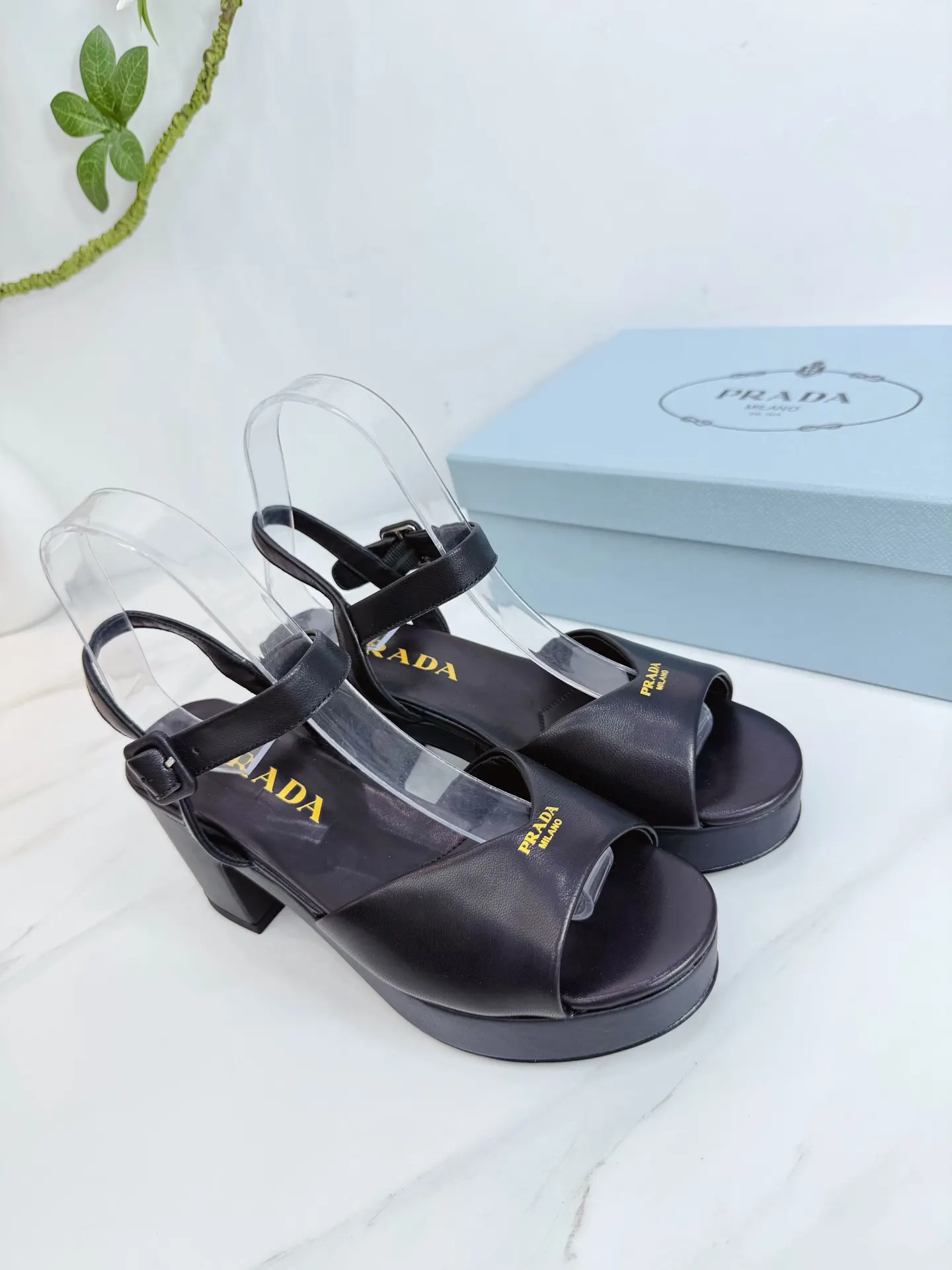 Prada 羊皮 休闲鞋 舒适