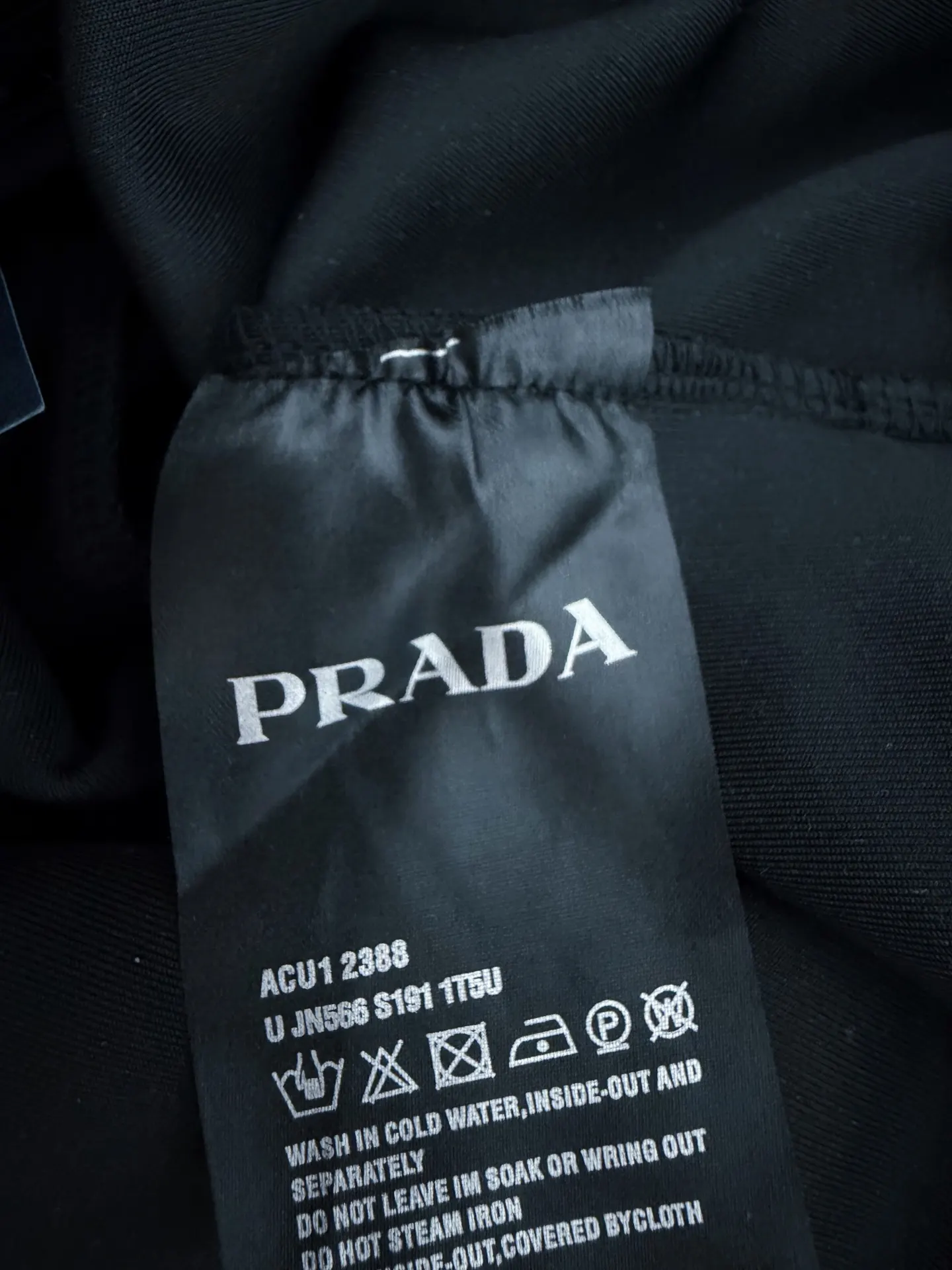 PRADA 短裤 休闲寬鬆款