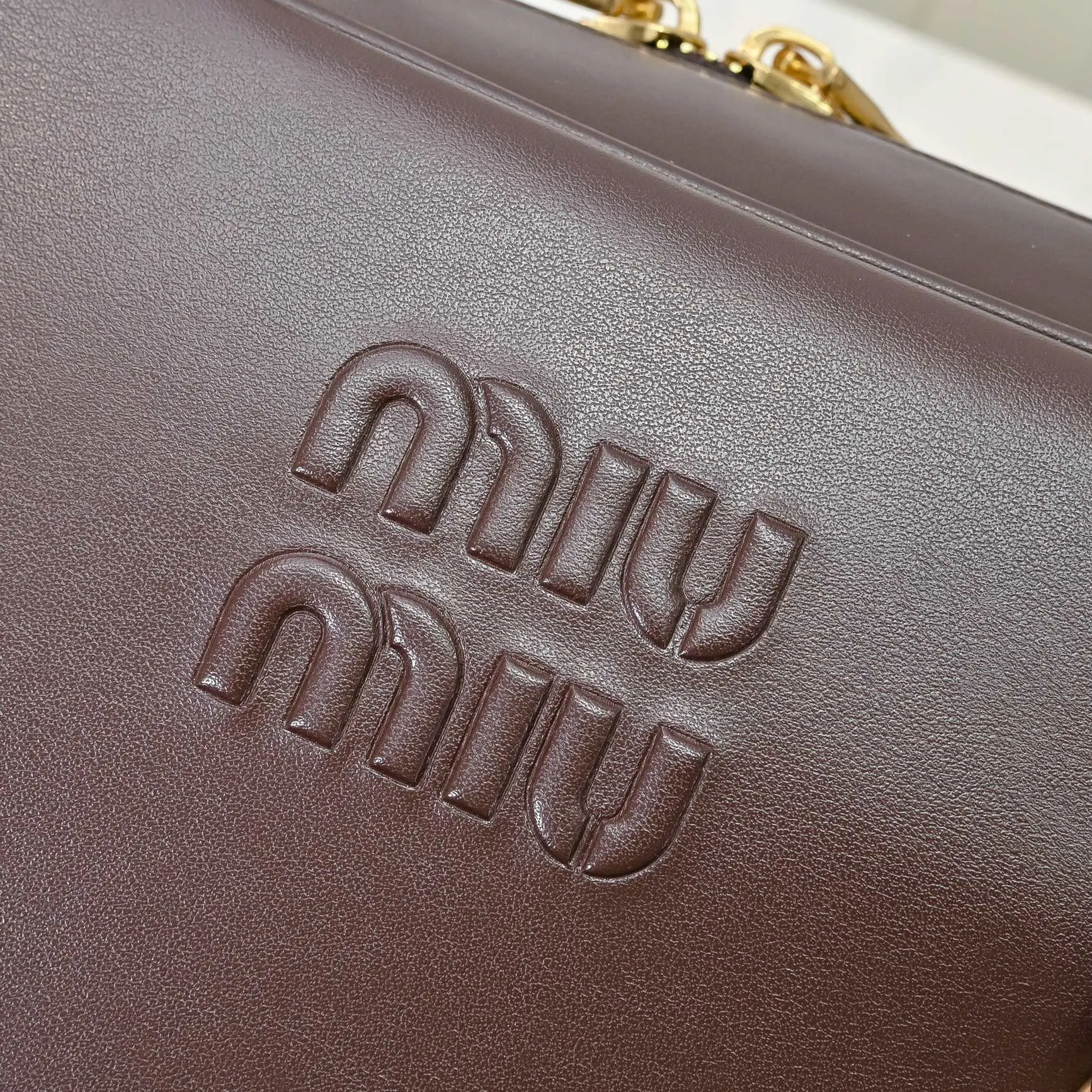 Miu 牛皮 中号MiuMiu 中号挂饰款公文 公文包 商務通勤款