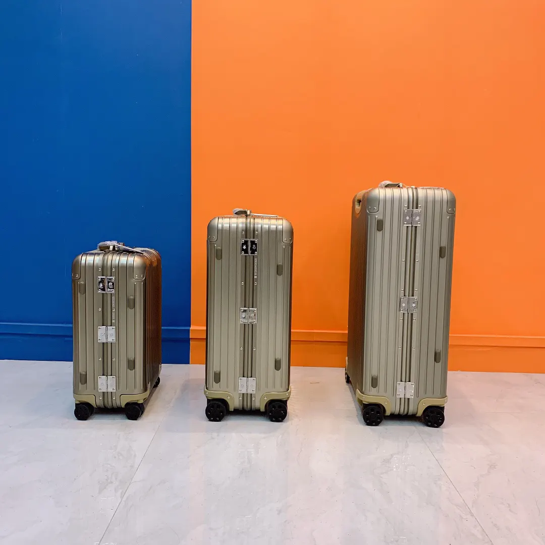 Rimowa Black Silver Suitcase Travel Lightweight