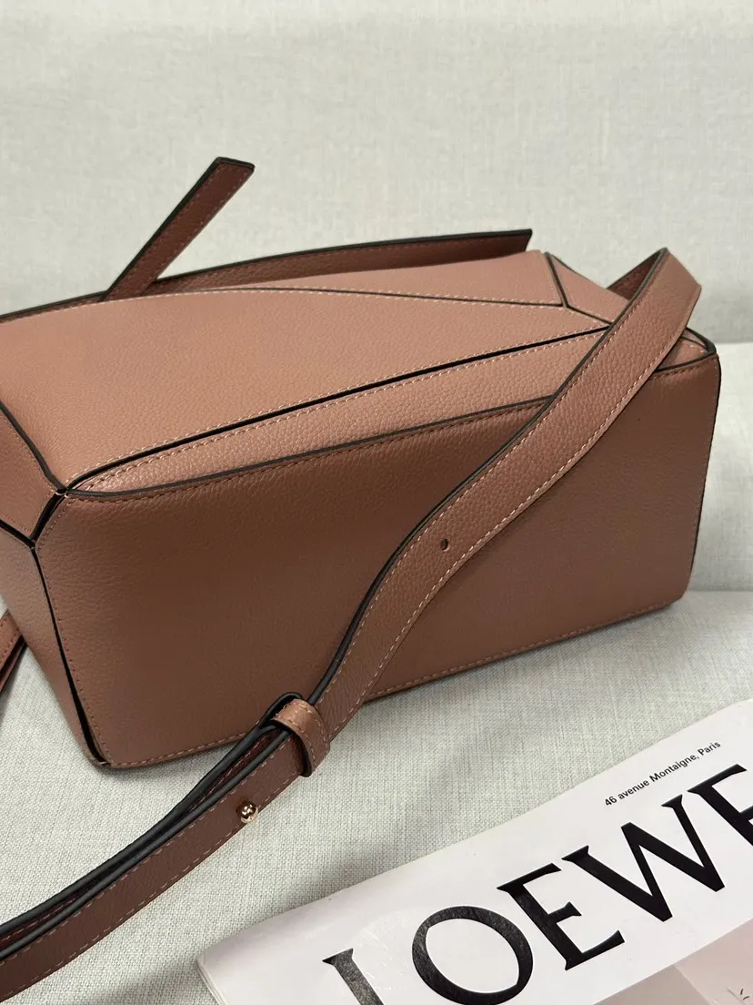 Loewe Puzzle 小牛皮 手拿包 精致手拿款