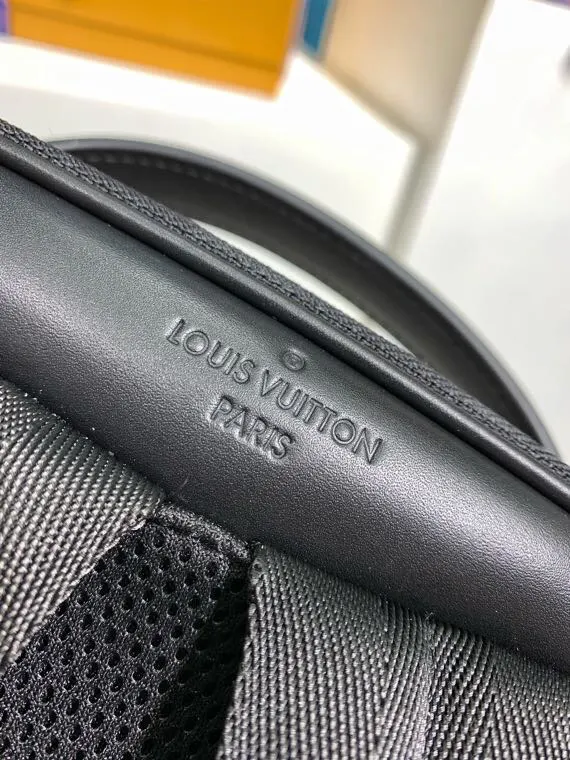帆布 Avenue 雙肩包取材 Damier 实用雙肩款