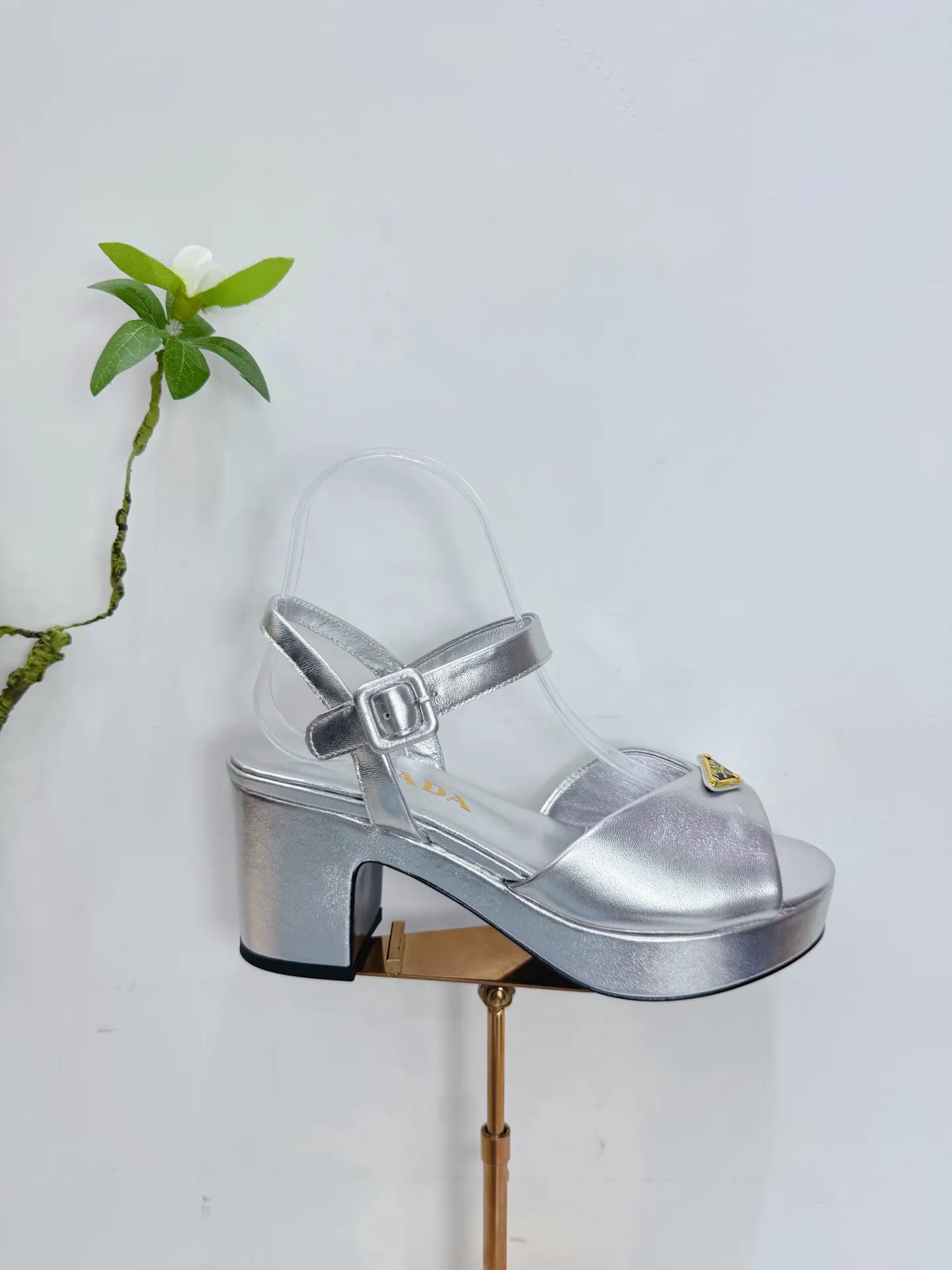 Prada 羊皮 休闲鞋 舒适
