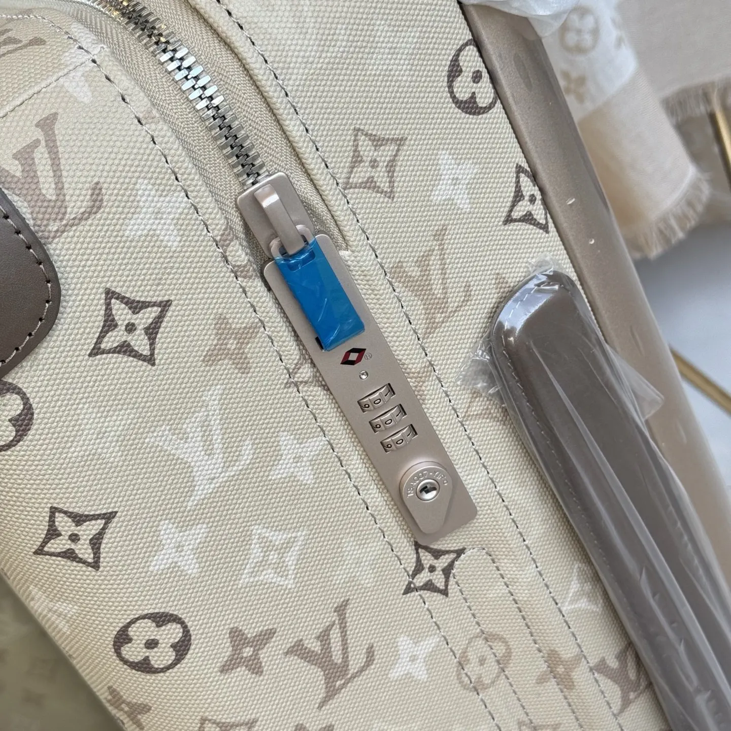 Louis Vuitton Monogram Suitcase Travel Lightweight Image 9 Louis Vuitton Monogram Suitcase Travel Lightweight Image 9