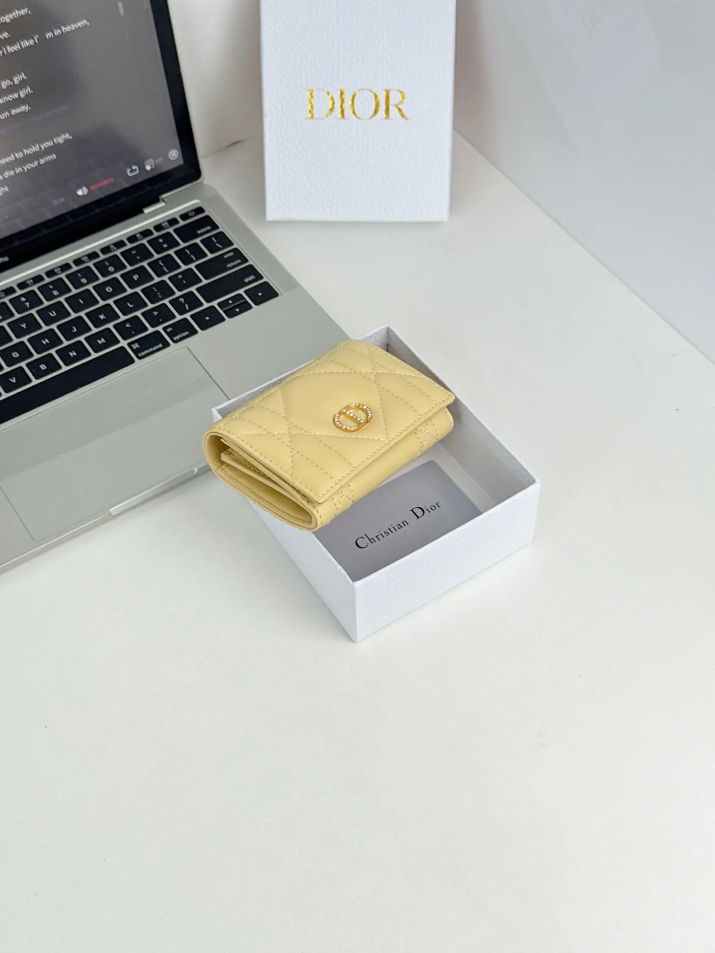 Dior 黄色牛皮卡包 精致短款钱包