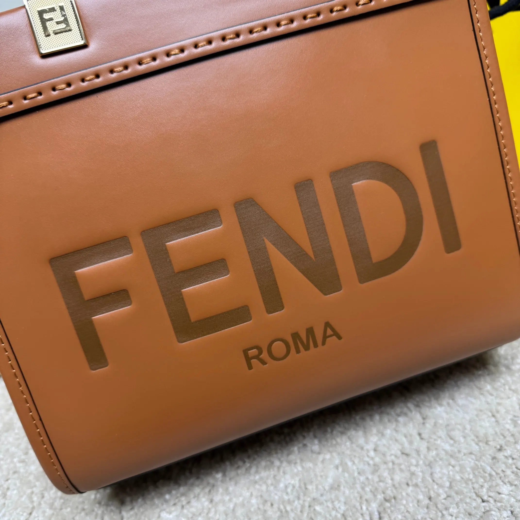 Fendi 棕色 金色 皮革 手拿包 精致手拿款