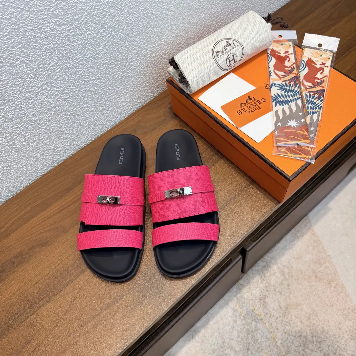 Hermès 经典 小牛皮 拖鞋 舒适
