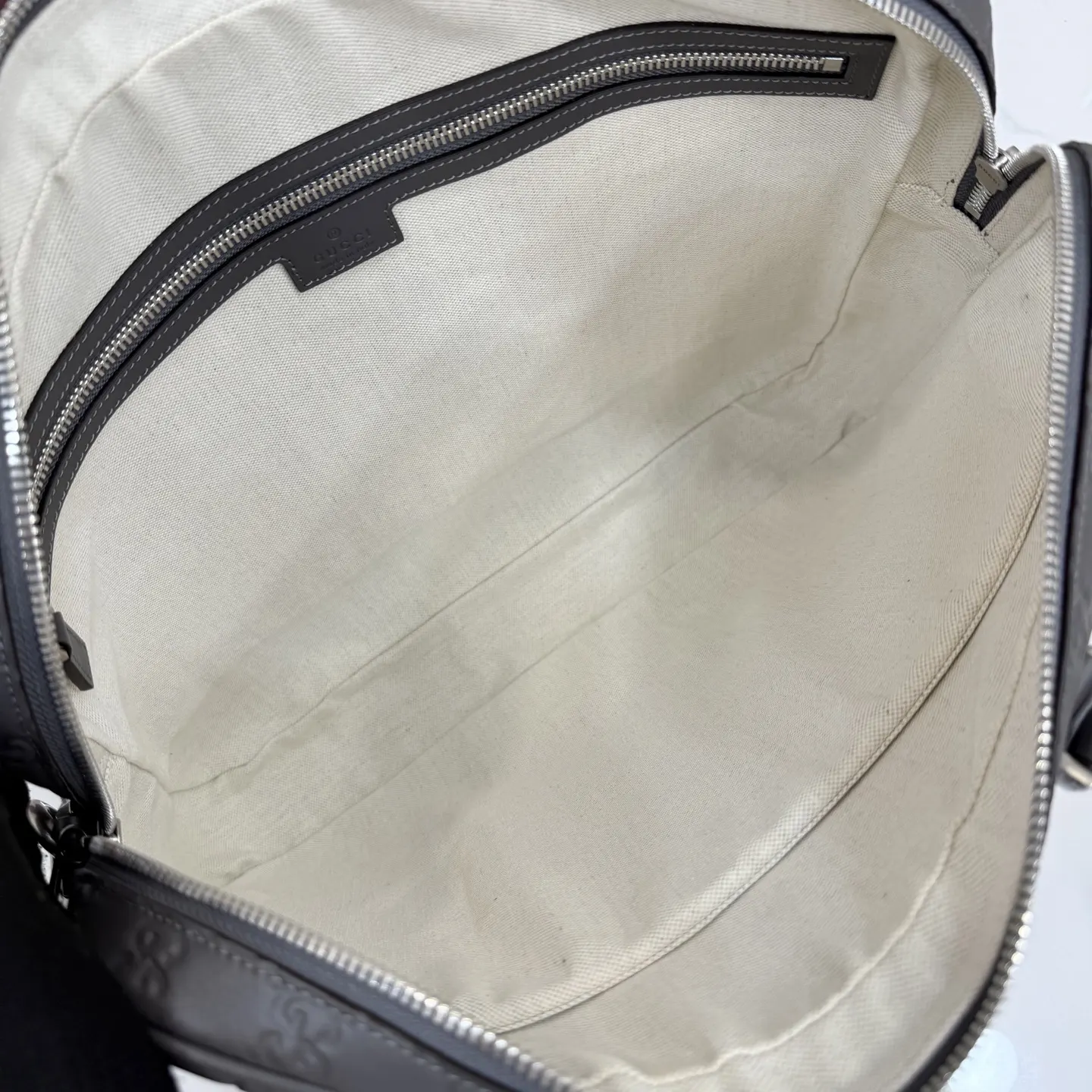 Gucci GG Emblem 灰色 米色 帆布 公文包 商務通勤款