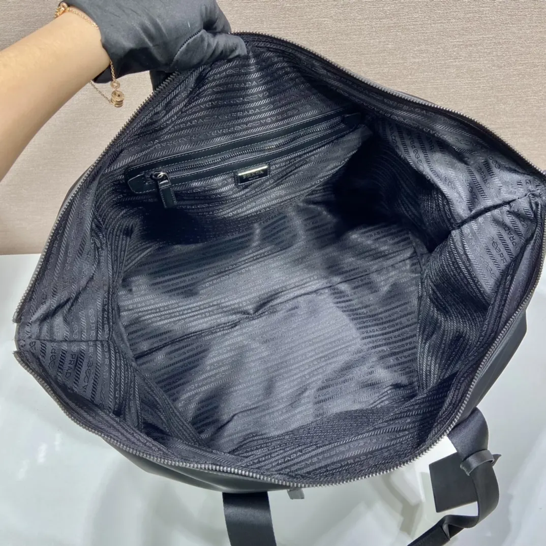 Fashion Item Travel Leather Image 9 Fashion Item Travel Leather Image 9