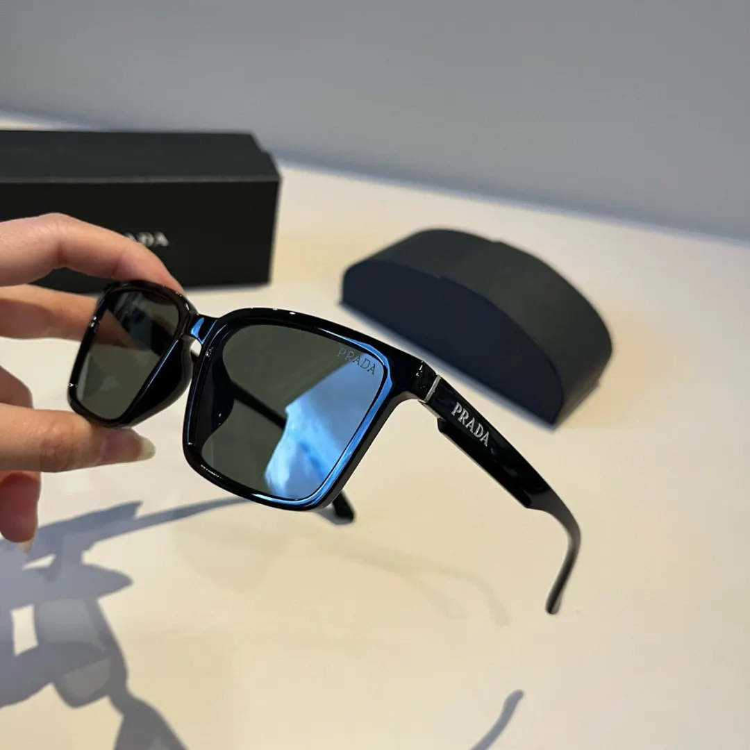 PRADA 太阳眼镜 时尚遮阳款
