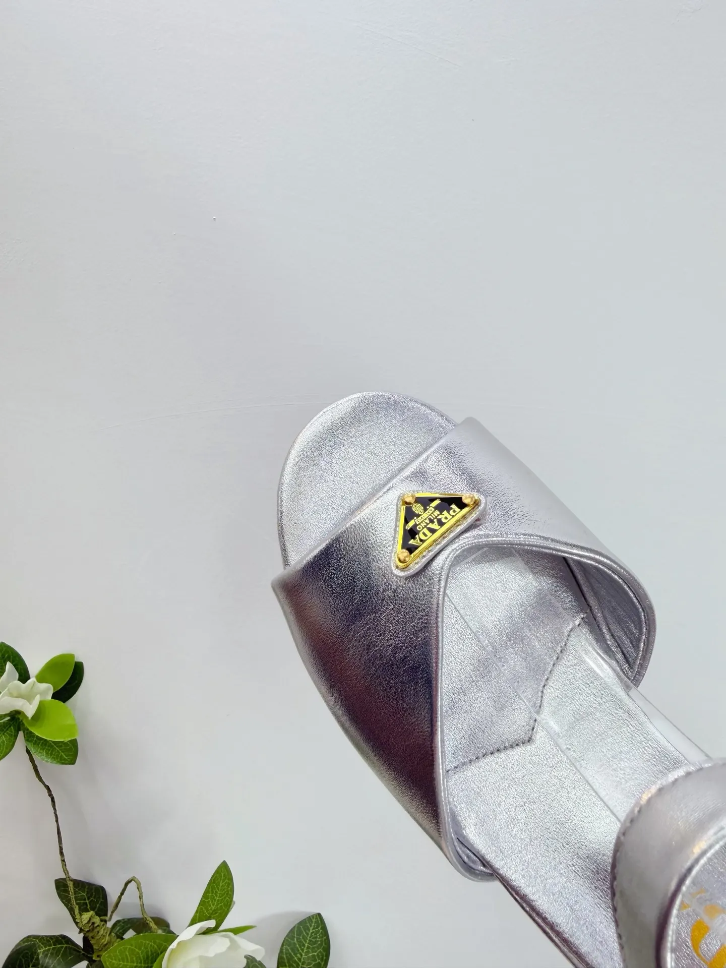 Prada 羊皮 休闲鞋 舒适