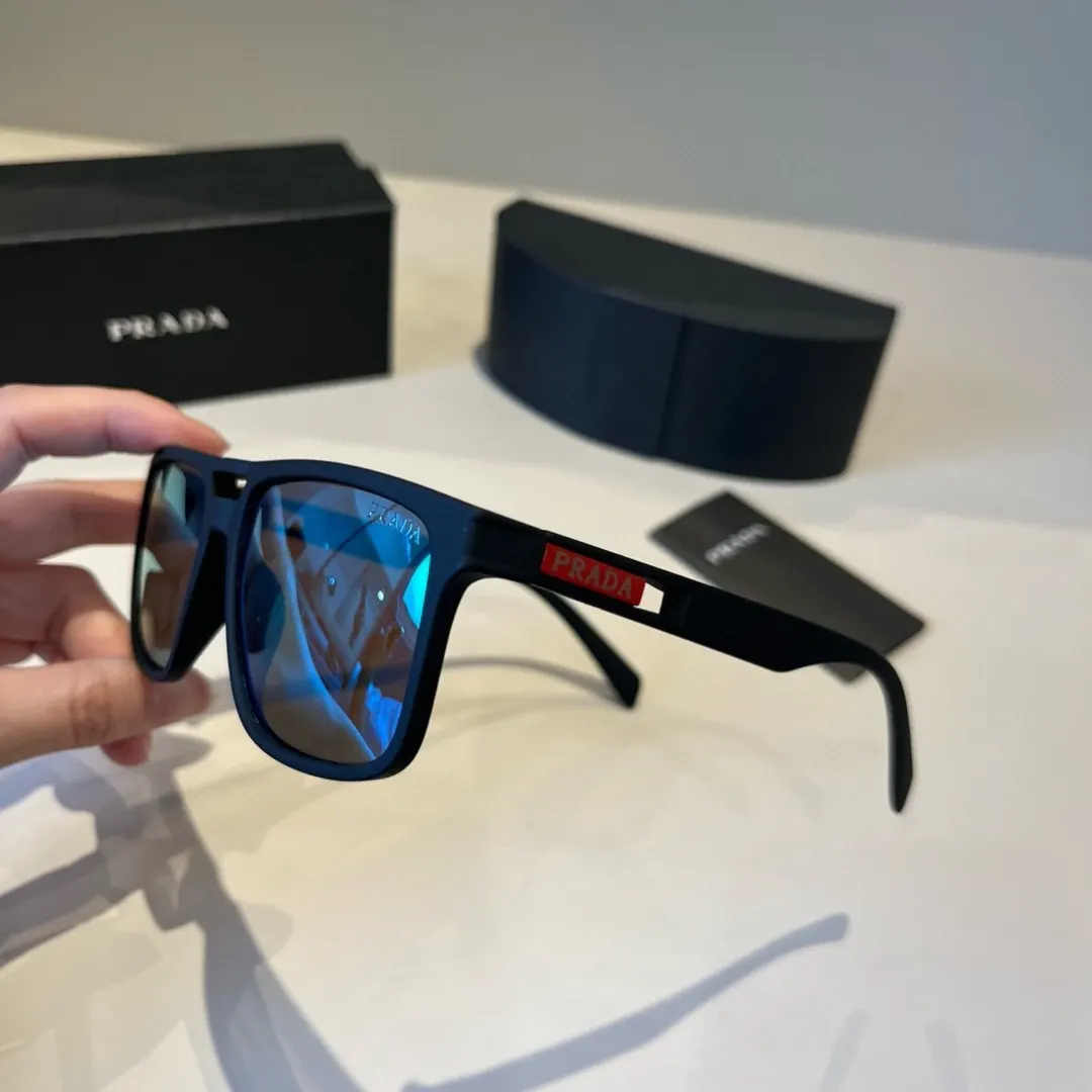 PRADA 太阳眼镜 时尚遮阳款