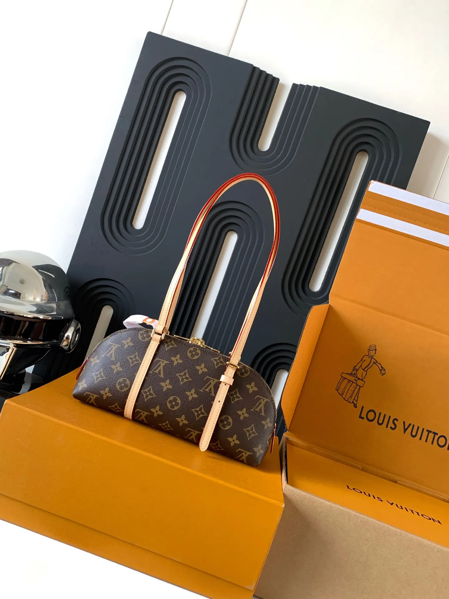 LV accessories single item Image 2 LV accessories single item Image 2
