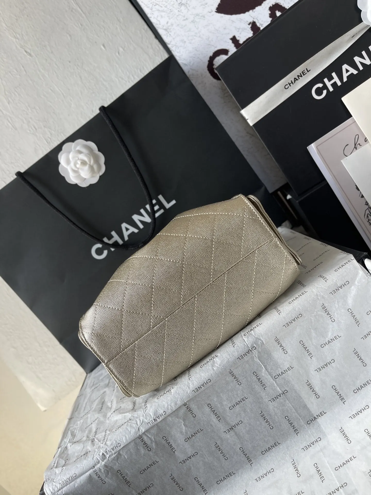 CHANEL 白色 金色 小牛皮 腋下包 復古腋下背款