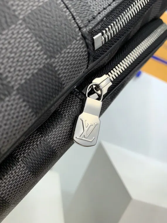 帆布 Avenue 雙肩包取材 Damier 实用雙肩款