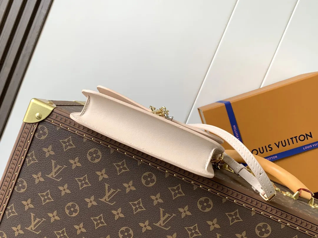 LV 黑色 杏色 牛皮 鏈條包 精致鏈條款