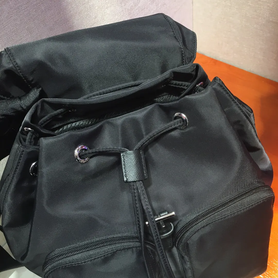 Prada 尼龍 雙肩包 实用雙肩款